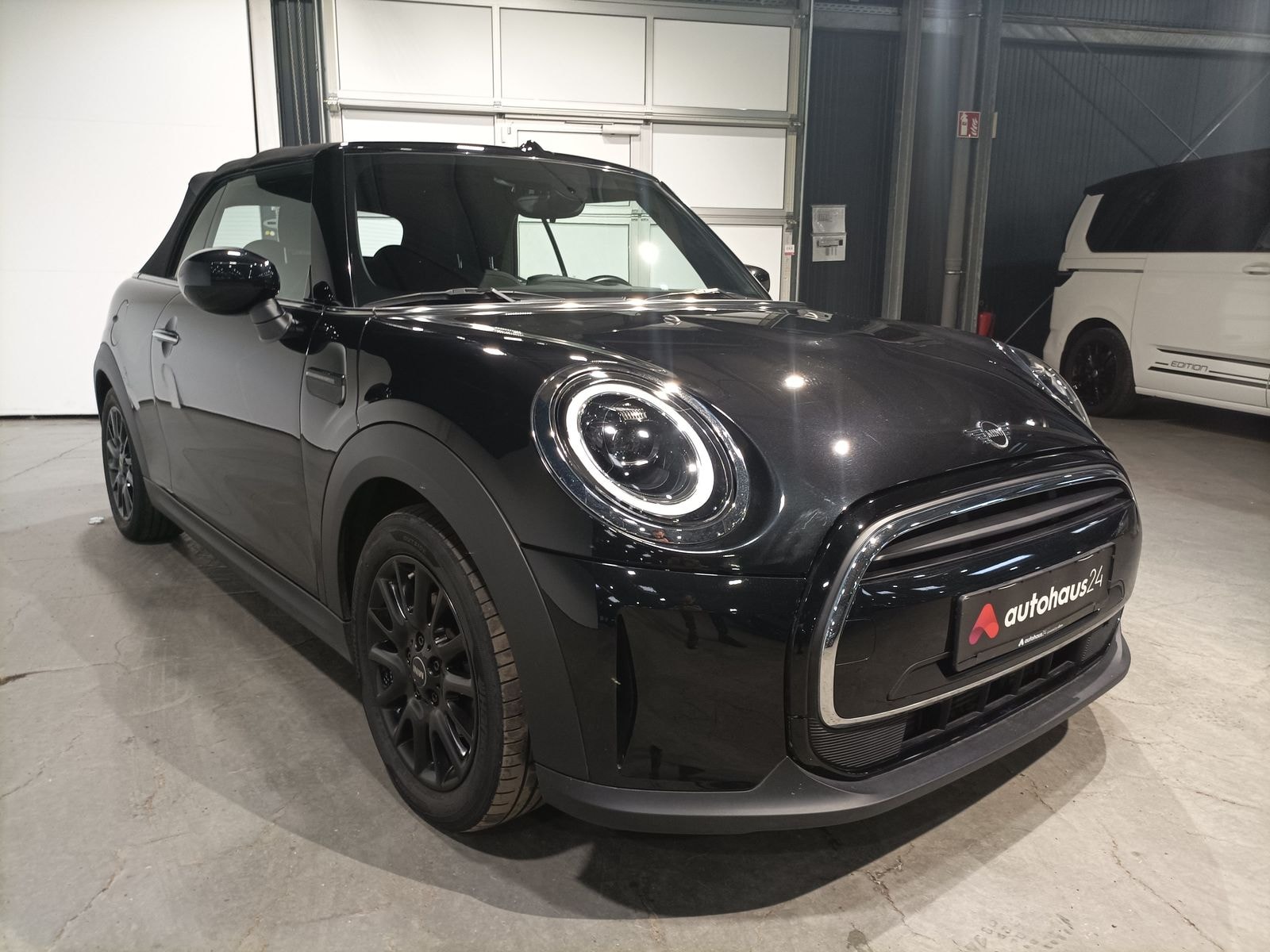 MINI Cabrio Cabrio / Roadster MINI MINI One Cabrio Essential Trim Cabriolet #1