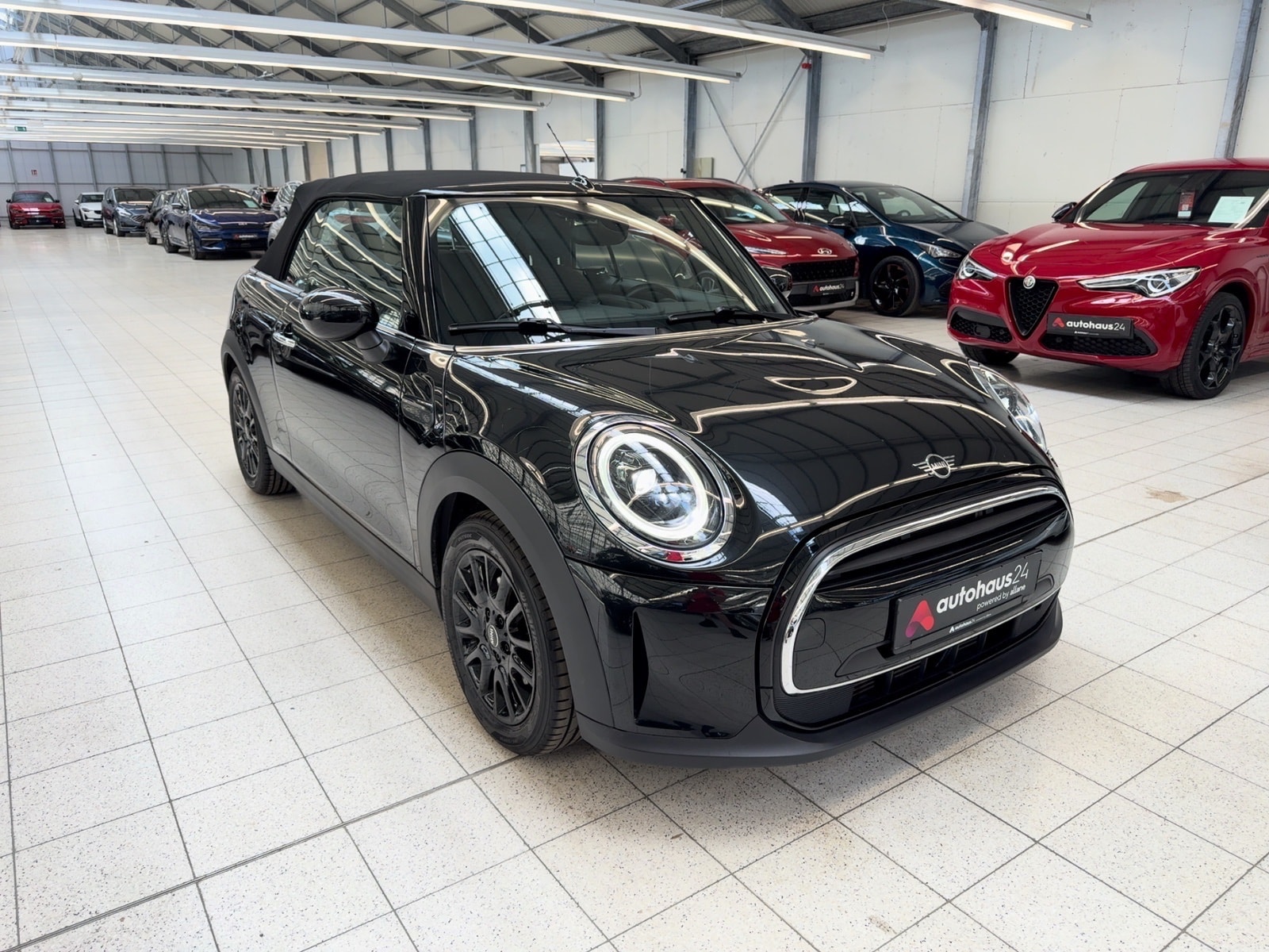 MINI Cabrio Cabrio / Roadster MINI MINI One Cabrio Essential Trim Cabriolet #1