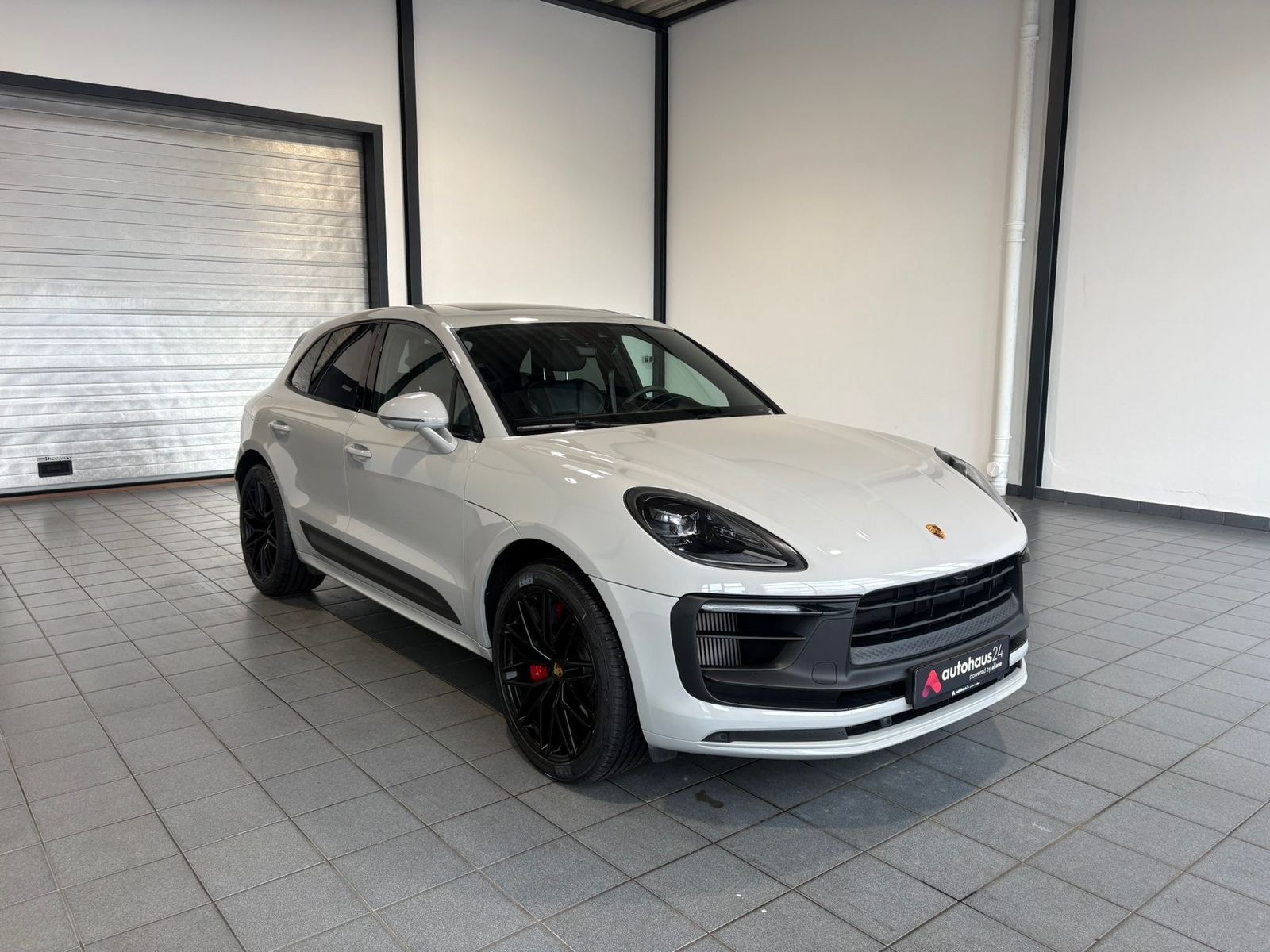 Porsche Macan SUV / Crossover / Geländewagen PORSCHE Macan GTS Sports Utility Vehicle #1