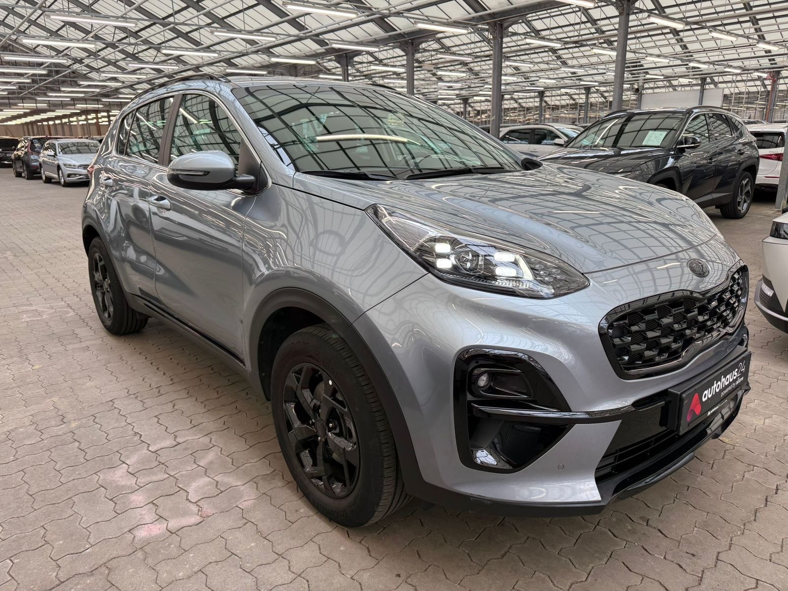 Kia Sportage SUV / Crossover / Geländewagen KIA Sportage 1.6 GDI 2WD Black Edition Sports Utility Vehicle #1