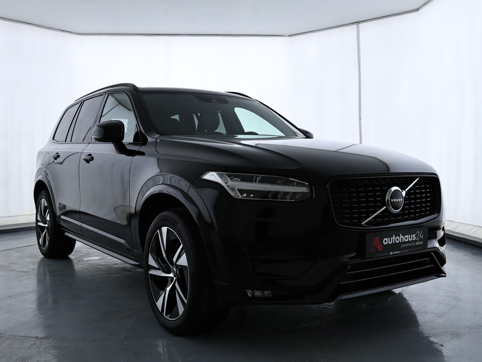 Volvo XC90 SUV / Crossover / Geländewagen VOLVO XC90 B5 D AWD Geartronic R-Design Sports Utility Vehicle #1