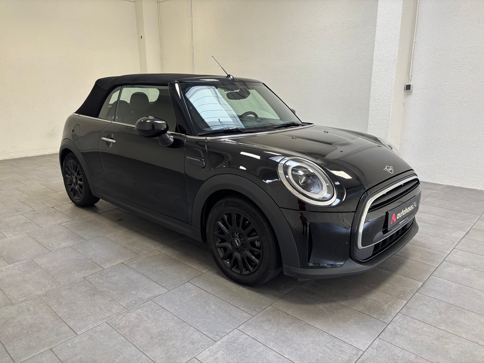 MINI Cabrio Cabrio / Roadster MINI MINI One Cabrio Essential Trim Cabriolet #1