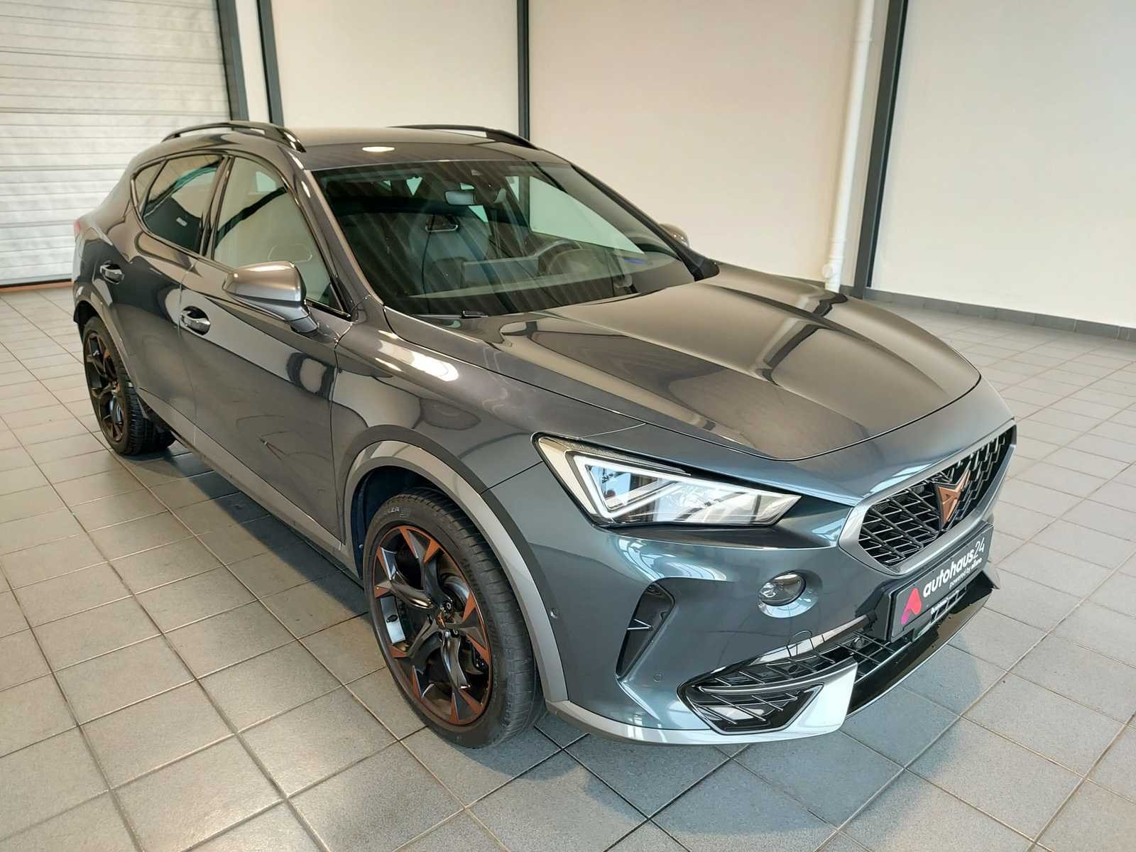 CUPRA Formentor SUV / Crossover / Geländewagen CUPRA Formentor 1.4 e-HYBRID 180kW VZ DSG Sports Utility Vehicle #1