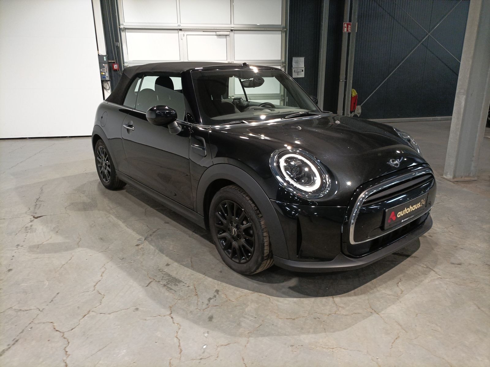 MINI Cabrio Cabrio / Roadster MINI MINI One Cabrio Essential Trim Cabriolet #1
