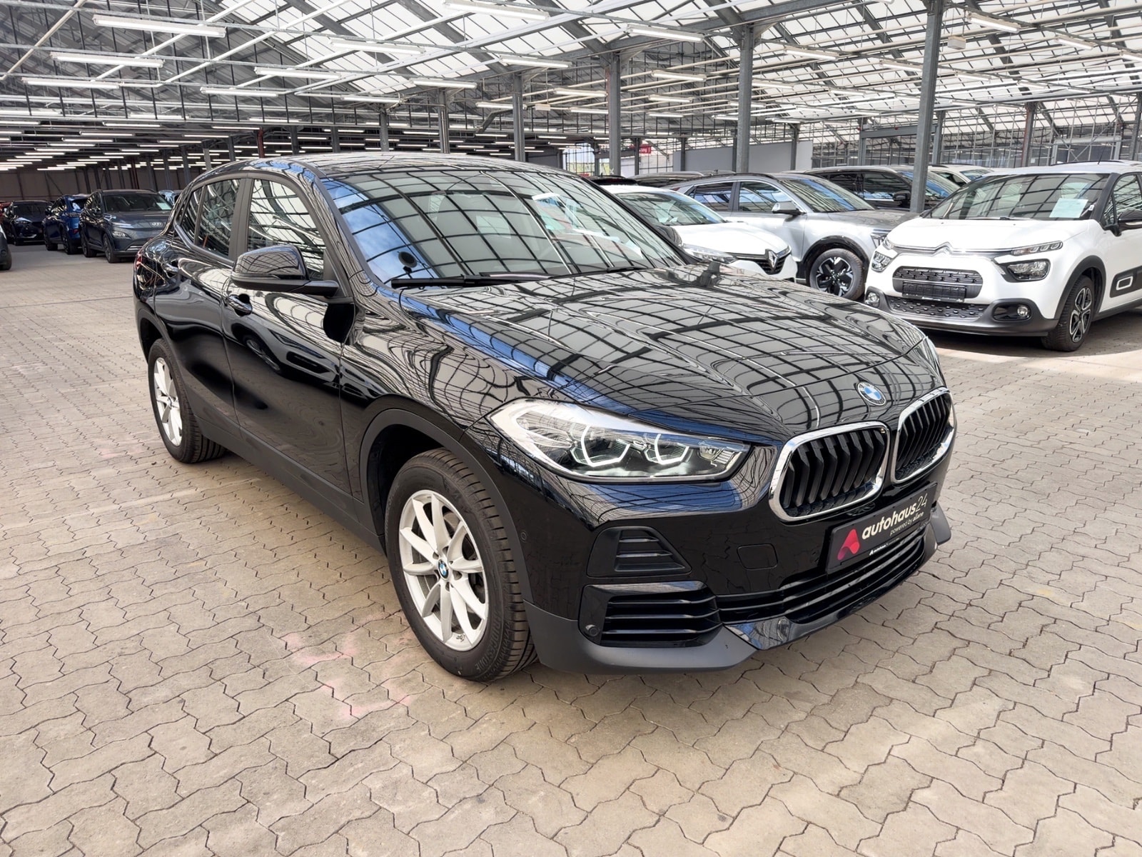BMW X2 SUV / Crossover / Geländewagen BMW X2 sDrive18i Advantage Sports Utility Vehicle #1