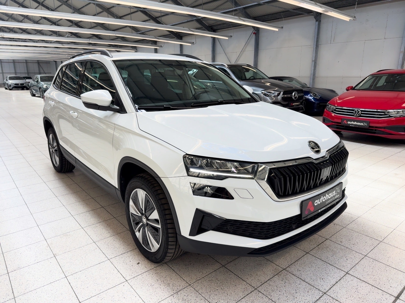 ŠKODA Karoq SUV / Crossover / Geländewagen SKODA Karoq 2.0l TDI 85kW AMBITION Sports Utility Vehicle #1