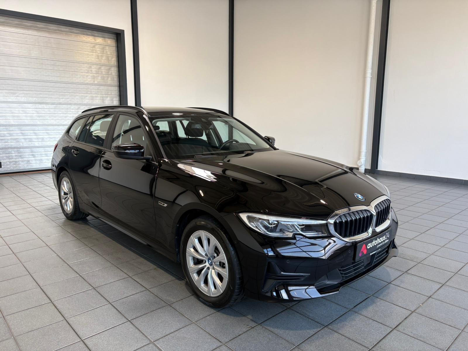 BMW 3er-Reihe Kombi BMW 3er-Reihe 320e xDrive Touring Auto Kombi #1