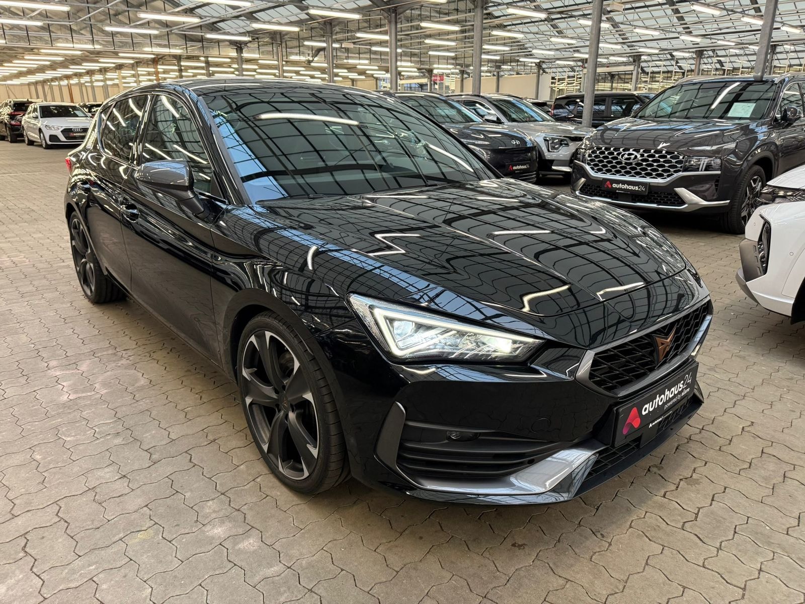 CUPRA Leon Limousine CUPRA Leon 2.0 TSI 221kW VZ DSG Schräghecklimousine #1