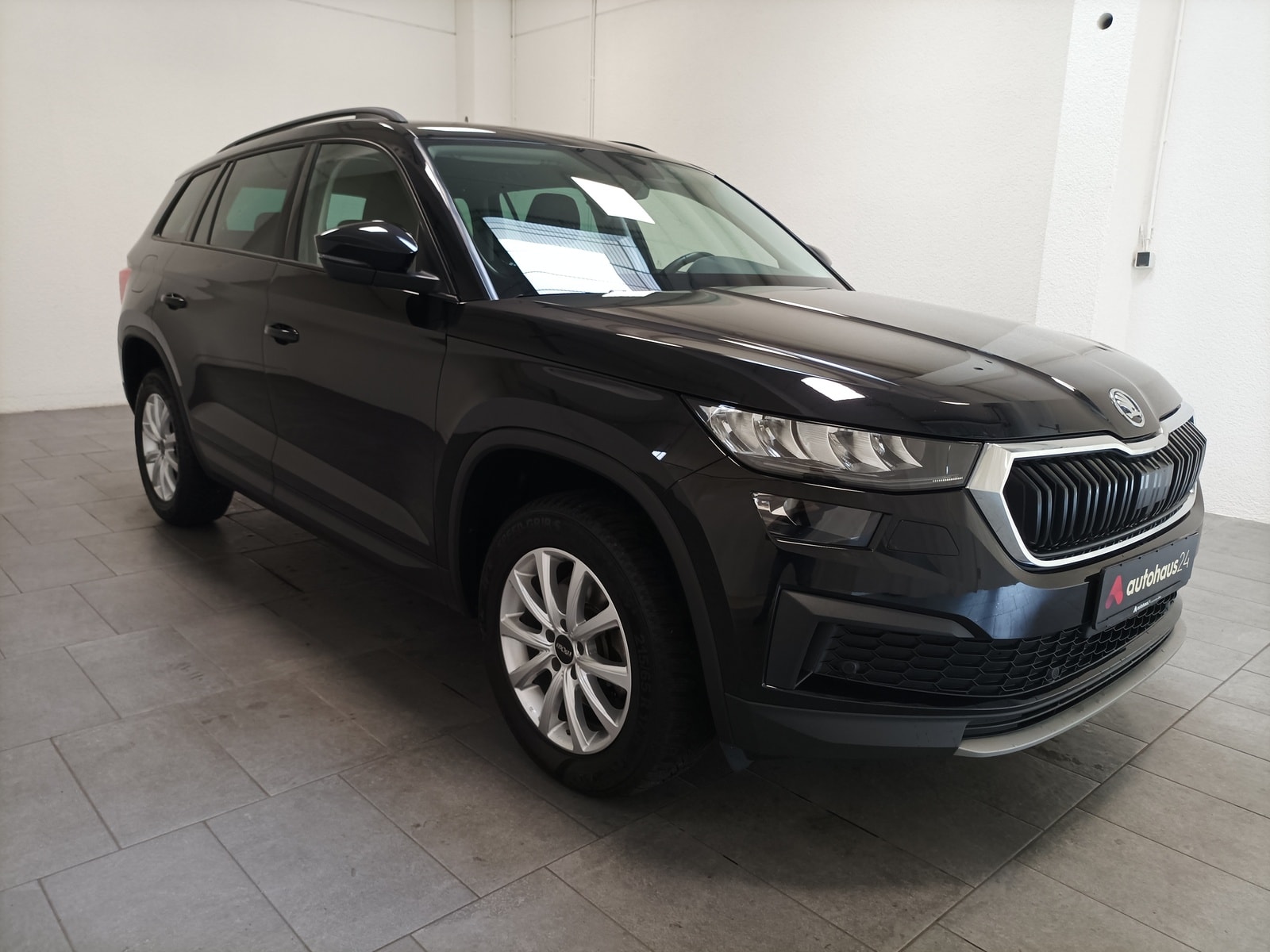 ŠKODA Kodiaq SUV / Crossover / Geländewagen SKODA Kodiaq 2.0 TDI SCR DSG AMBITION Sports Utility Vehicle #1