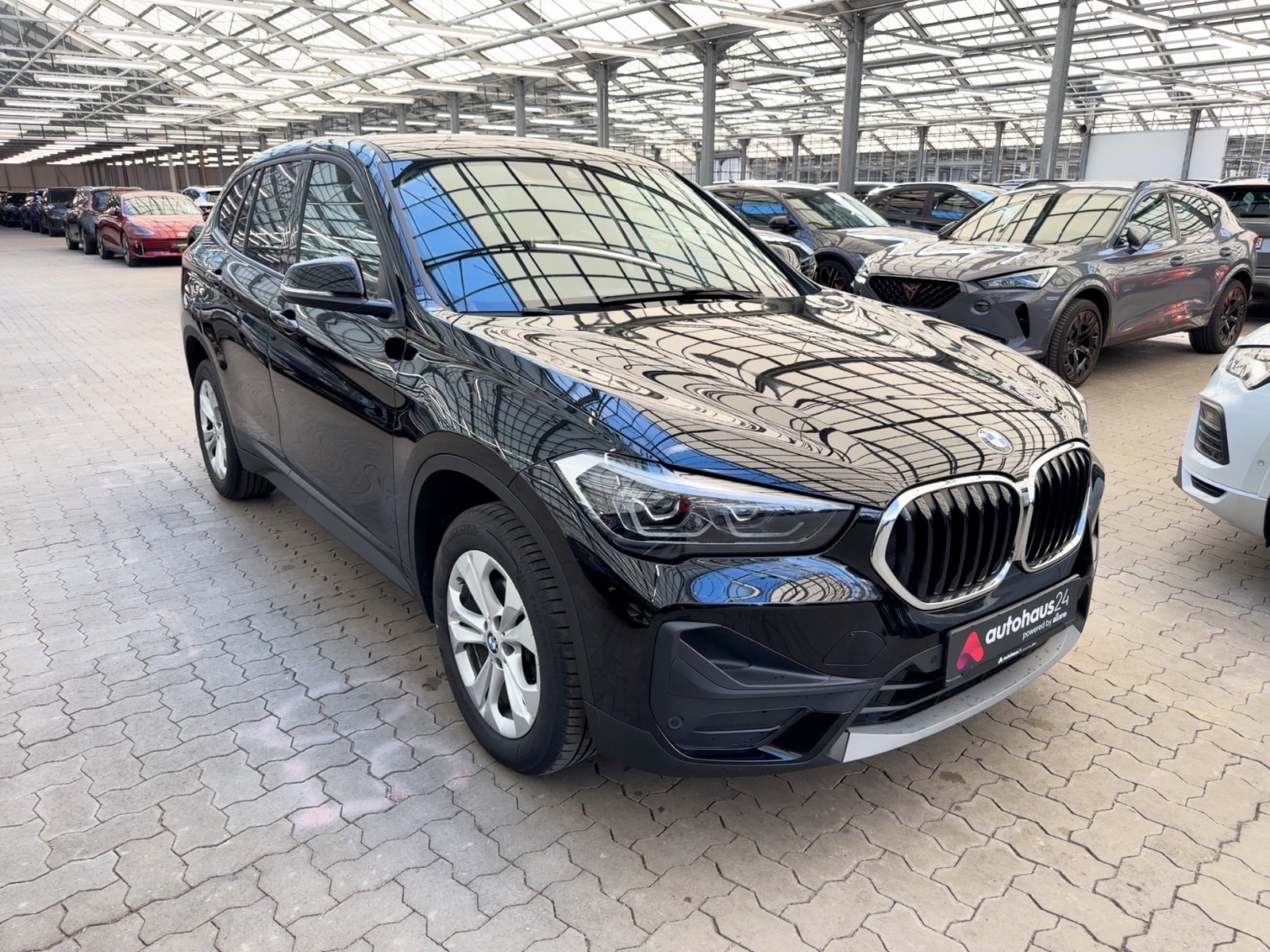 BMW X1 SUV / Crossover / Geländewagen BMW X1 sDrive18d Advantage Sports Utility Vehicle #1