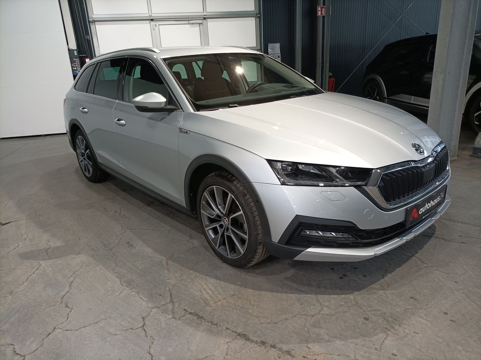 ŠKODA Octavia Kombi SKODA Octavia 2.0 TDI 110kW DSG 4x4 SCOUT COMBI Kombi #1