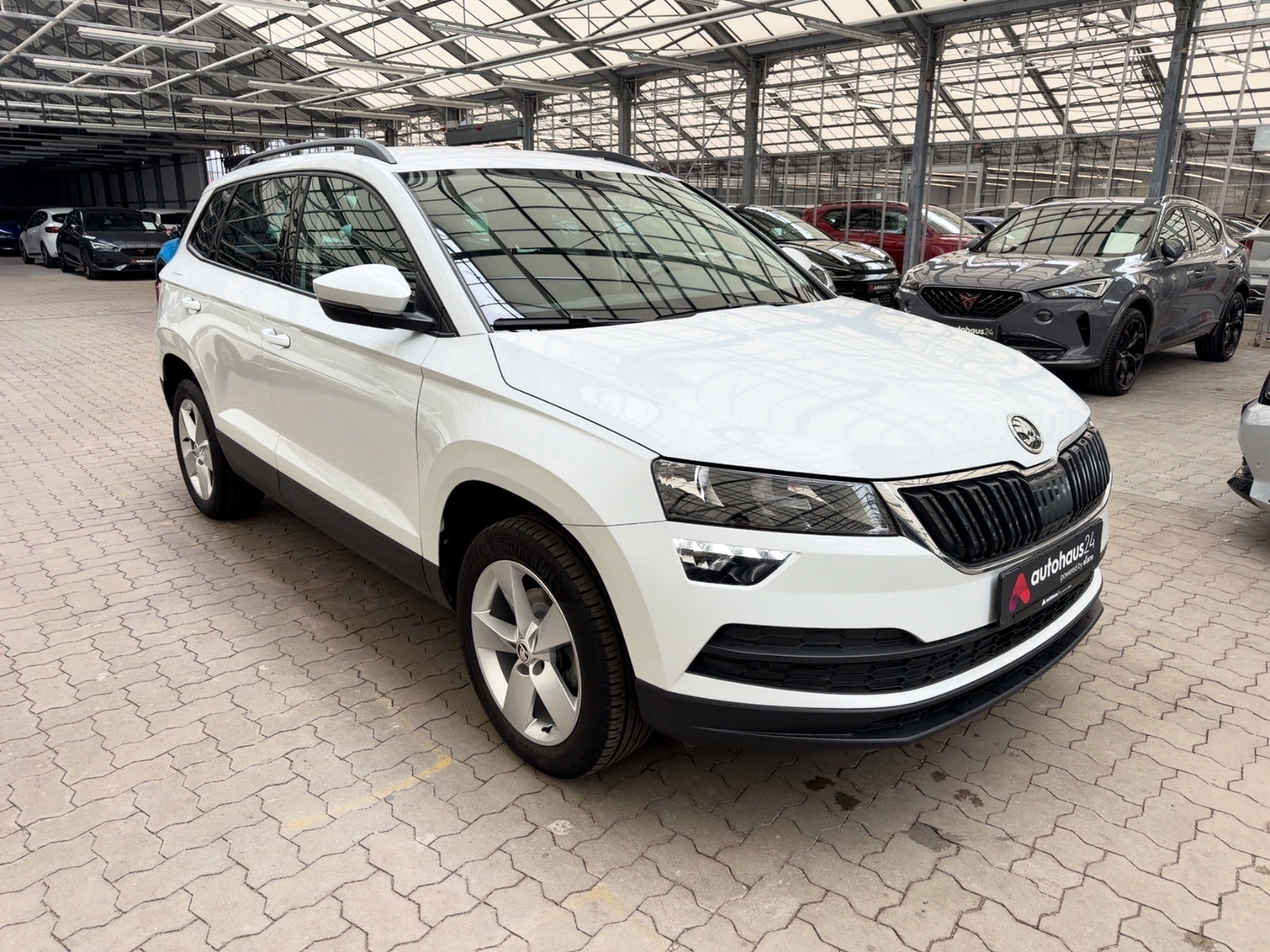 ŠKODA Karoq SUV / Crossover / Geländewagen SKODA Karoq 2.0l TDI 85kW AMBITION Sports Utility Vehicle #1