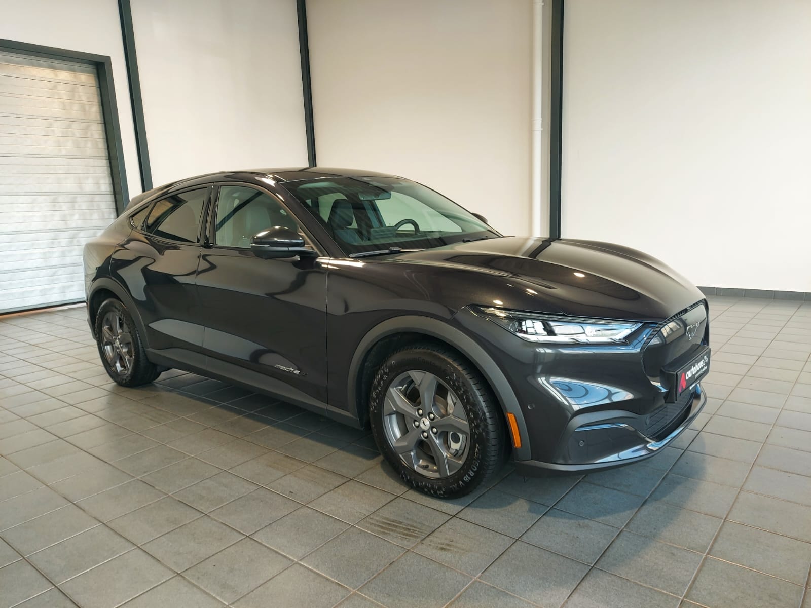 Ford Mustang SUV / Crossover / Geländewagen FORD Mustang Mach-E 99 kWh Sports Utility Vehicle #1