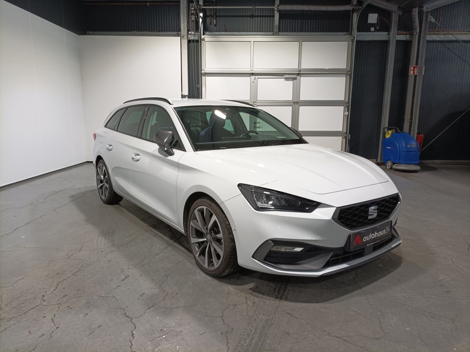 SEAT Leon Kombi SEAT Leon 1.5 eTSI ACT 110kW FR DSG Sportstourer Kombi #1