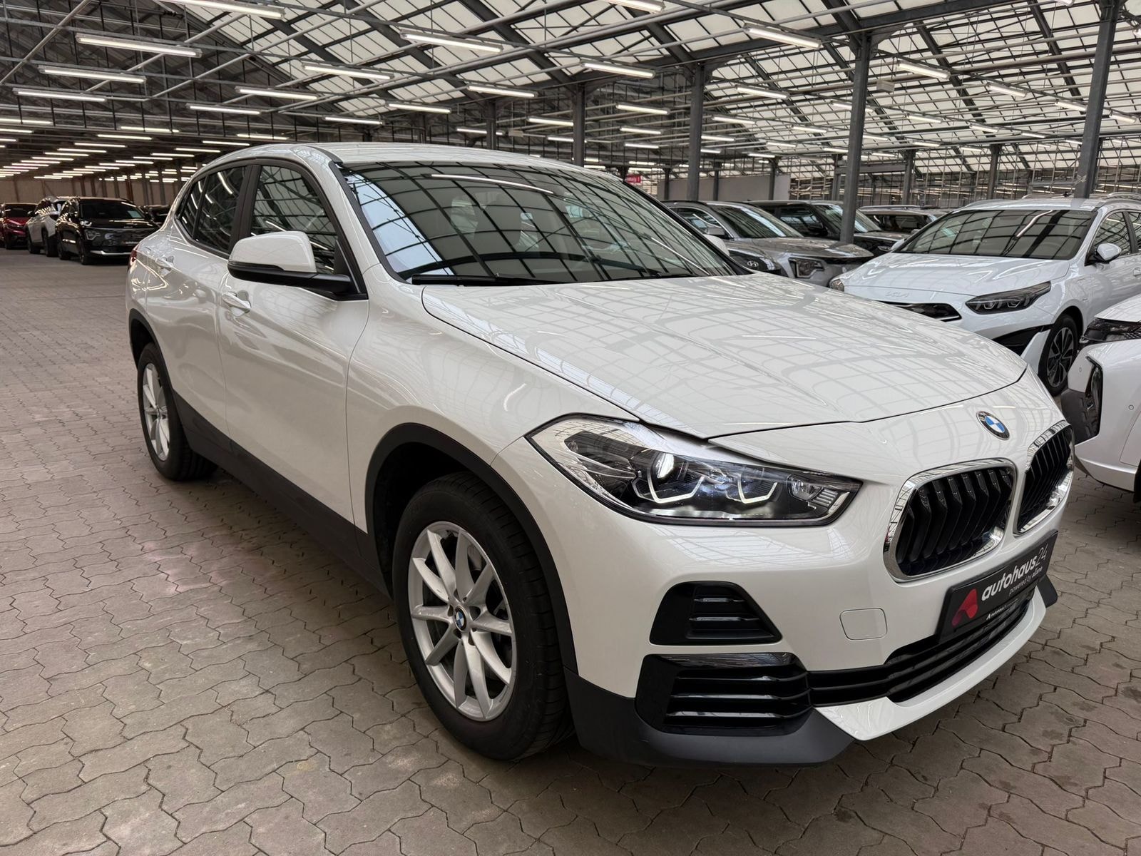 BMW X2 SUV / Crossover / Geländewagen BMW X2 sDrive20i Advantage Steptronic DCT Sports Utility Vehicle #1