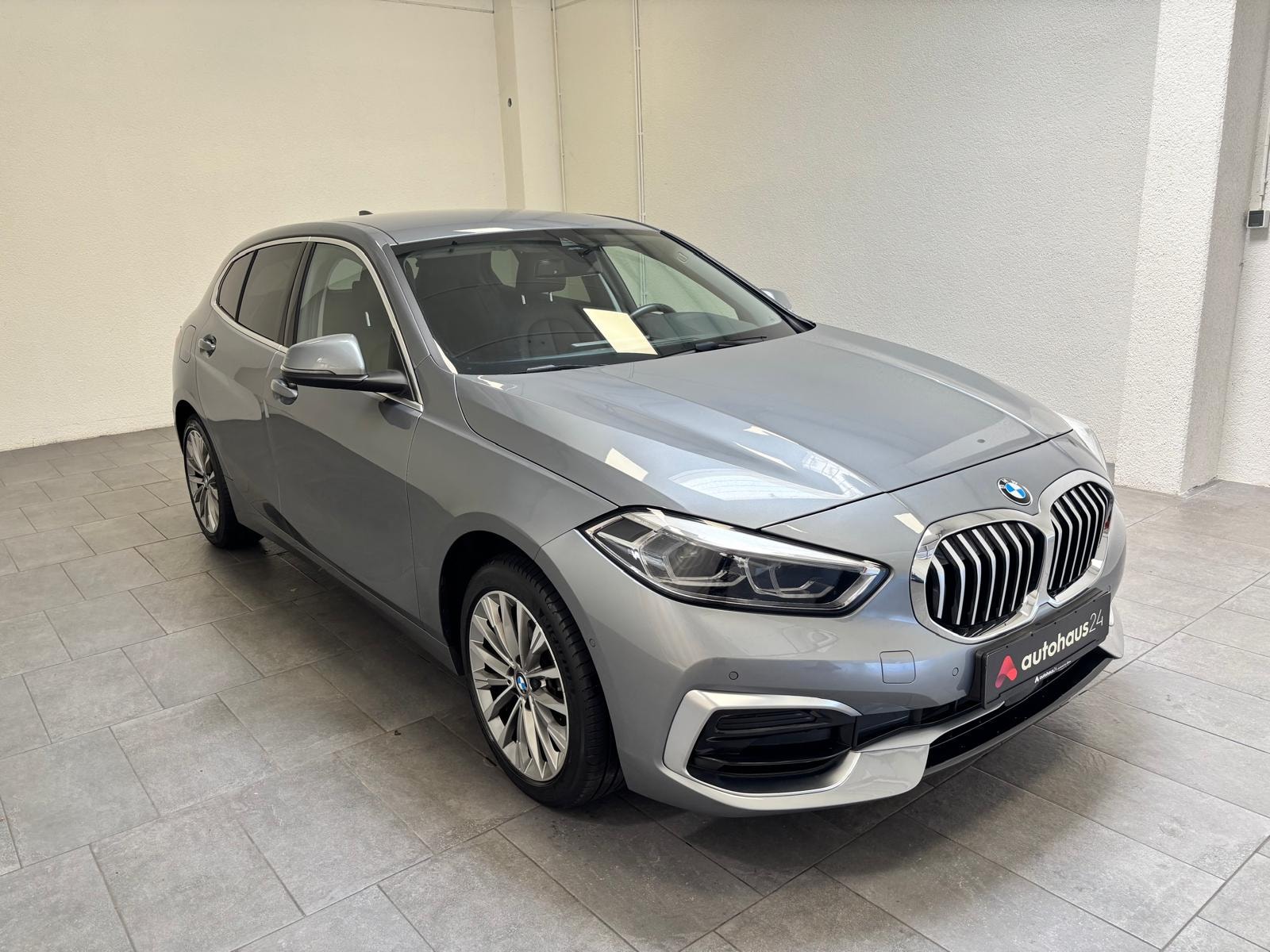 BMW 1er-Reihe Limousine BMW 1er-Reihe 118i Luxury Line Schräghecklimousine #1