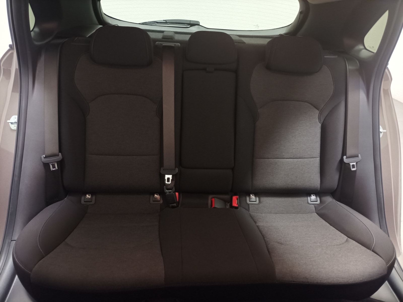 Hyundai i30 Limousine HYUNDAI i30 1.5 T-GDI Hybrid Intro Schräghecklimousine #1