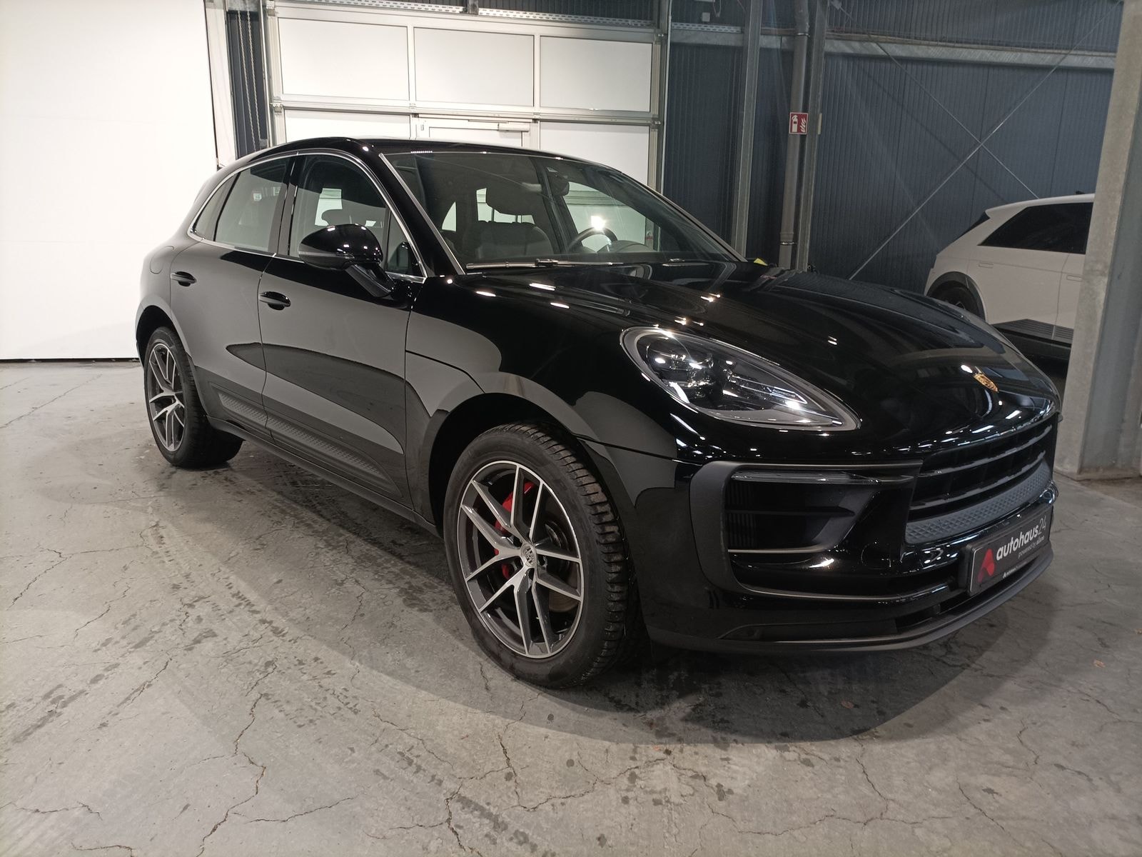 Porsche Macan SUV / Crossover / Geländewagen PORSCHE Macan S Sports Utility Vehicle #1