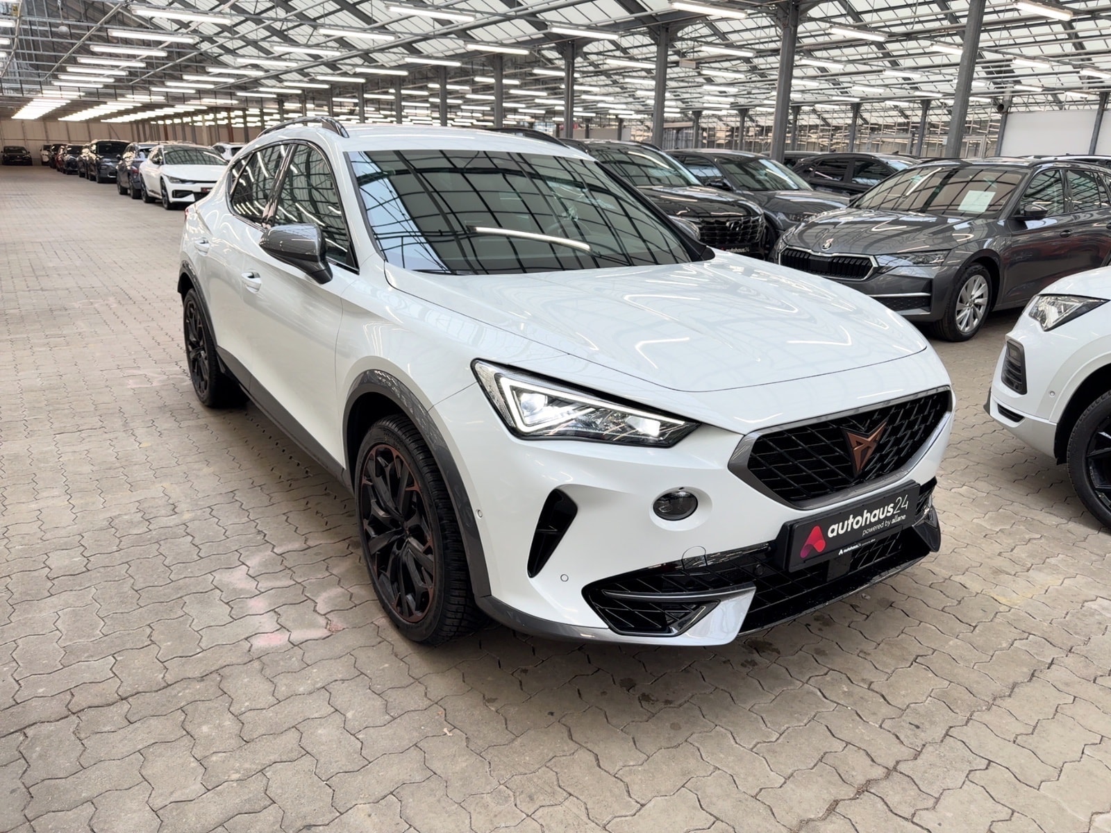 CUPRA Formentor SUV / Crossover / Geländewagen CUPRA Formentor 2.0 TSI 228kW VZ 4Drive DSG Sports Utility Vehicle #1