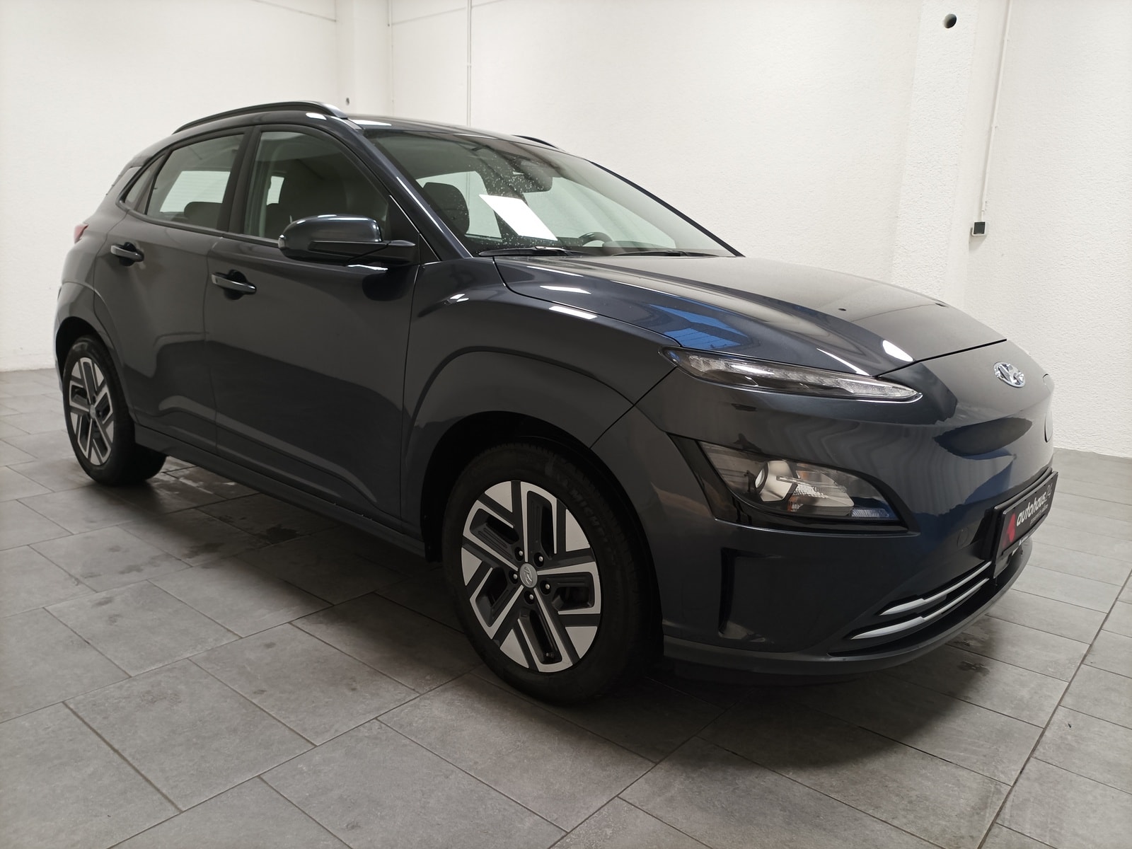 Hyundai Kona SUV / Crossover / Geländewagen HYUNDAI Kona ELEKTRO 100kW Sports Utility Vehicle #1