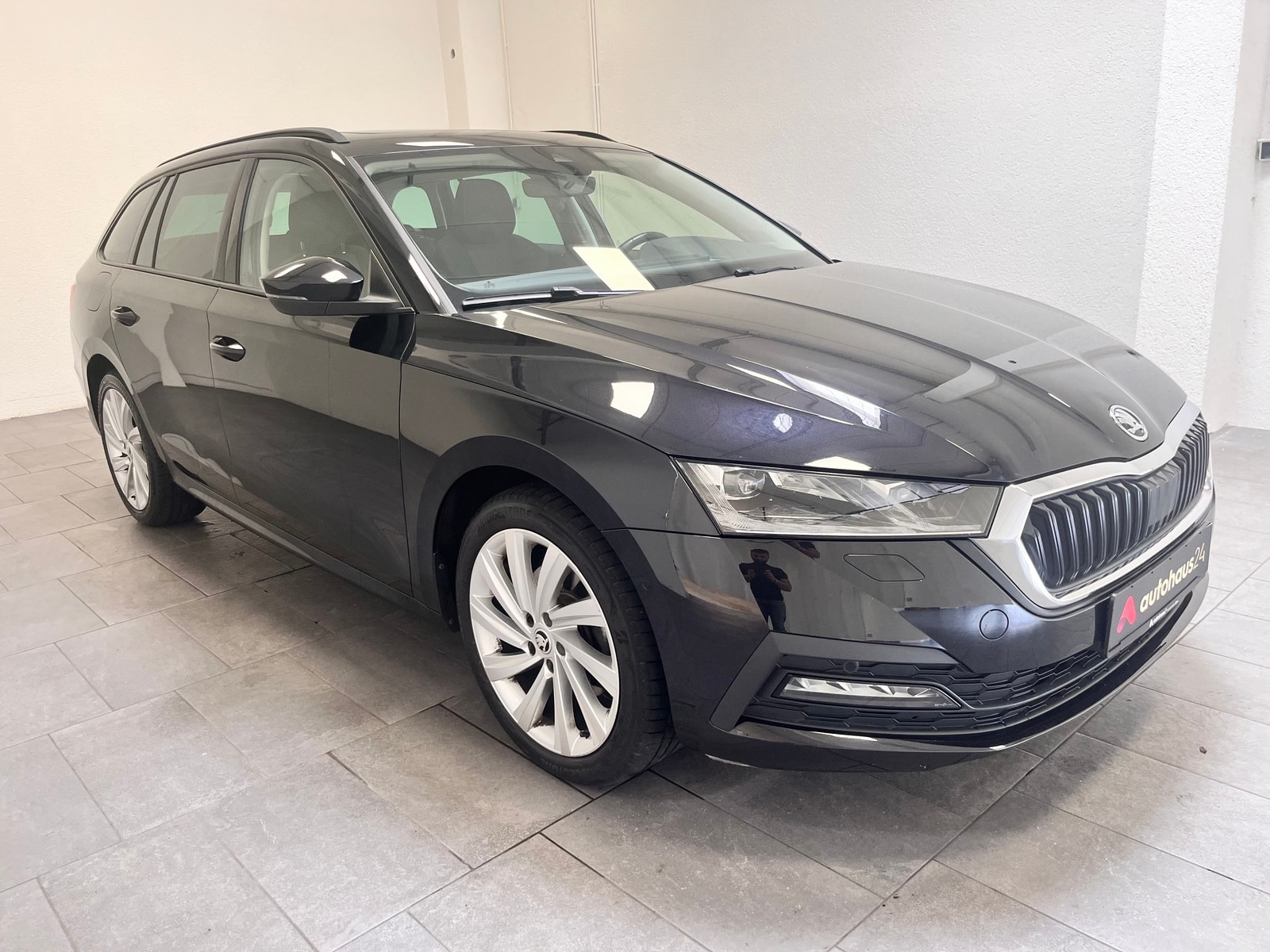 ŠKODA Octavia Kombi SKODA Octavia 2.0 TDI 110kW DSG 4x4 AMBITION COMBI Kombi #1