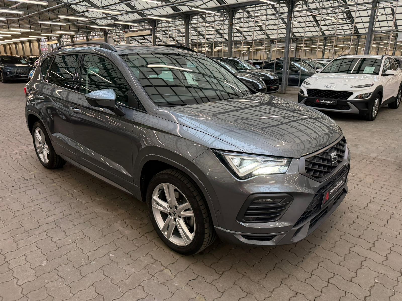 SEAT Ateca SUV / Crossover / Geländewagen SEAT Ateca 1.5 TSI ACT 110kW FR DSG Sports Utility Vehicle #1
