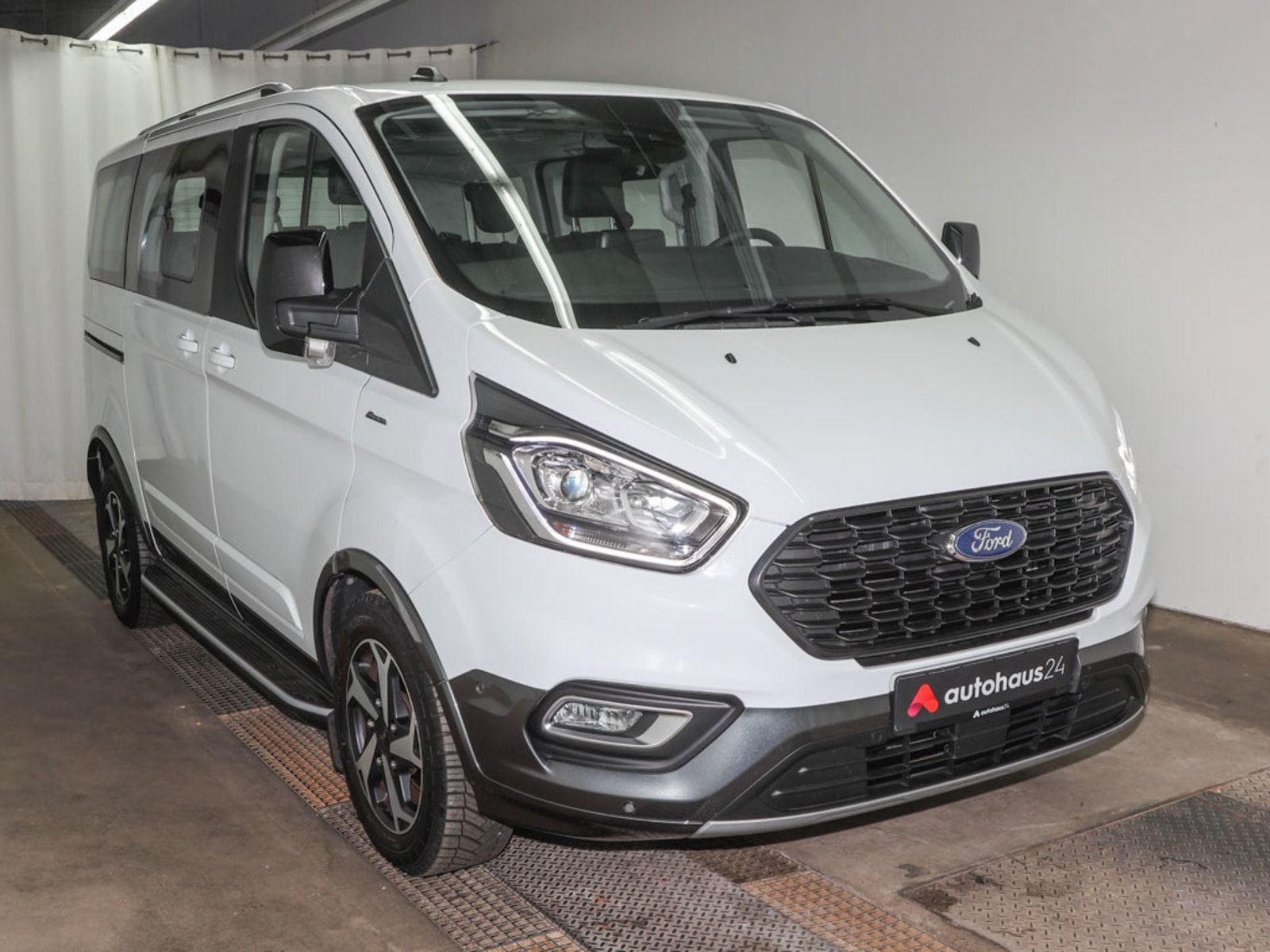 Ford Tourneo Kleinbus / Van FORD Tourneo Custom 320 L1H1 2,0EcoBlue 96kW Active Auto Kombi-Lieferwagen #1