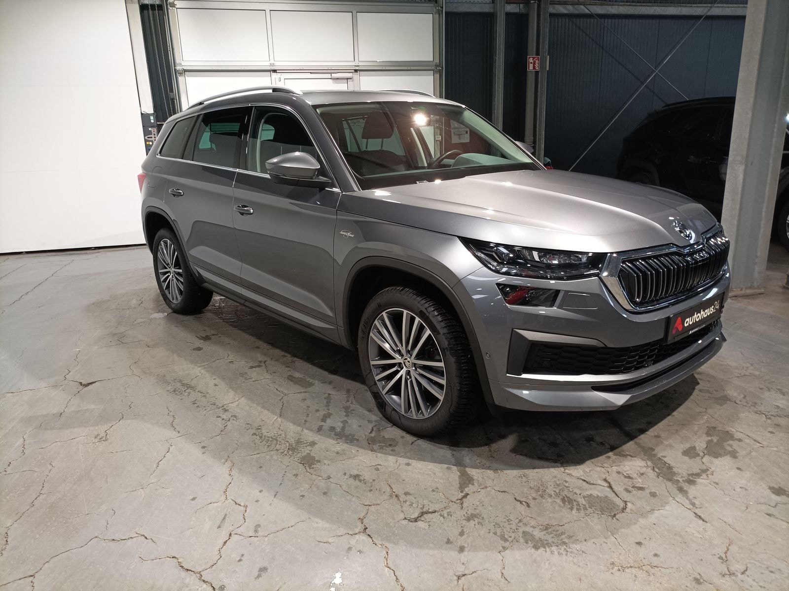 ŠKODA Kodiaq SUV / Crossover / Geländewagen SKODA Kodiaq 1.5 TSI ACT DSG L&K Sports Utility Vehicle #1
