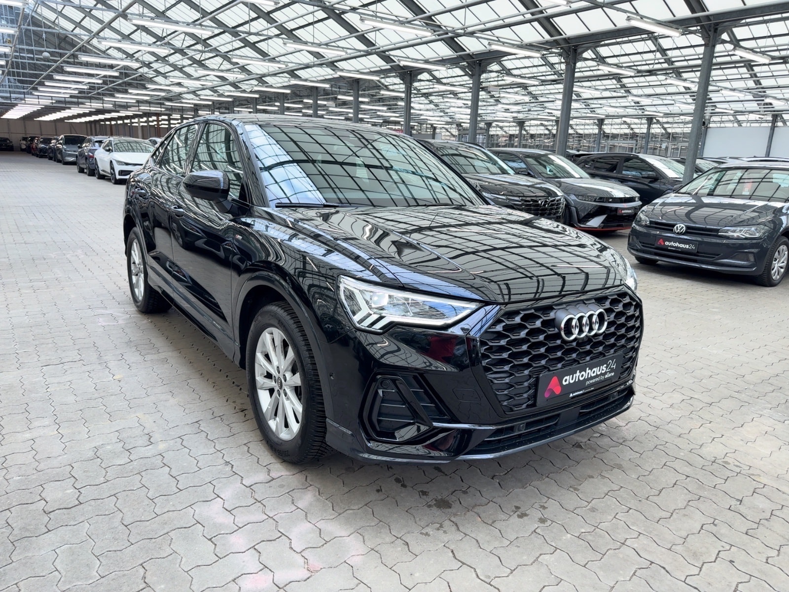Audi Q3 SUV / Crossover / Geländewagen AUDI Q3 Sportback 35 TFSI S tronic S line Sports Utility Vehicle #1