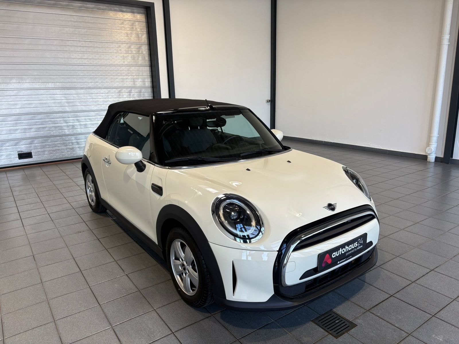 MINI Cabrio Cabrio / Roadster MINI MINI One Cabrio Classic Trim Cabriolet #1