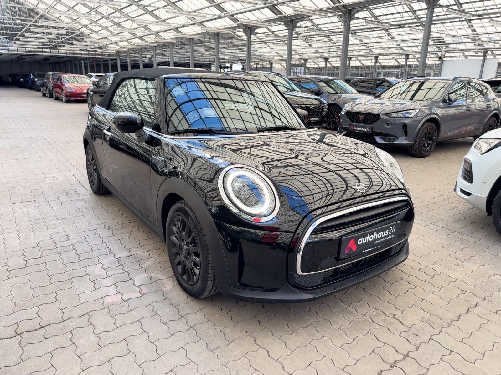 MINI Cabrio Cabrio / Roadster MINI MINI One Cabrio Essential Trim Cabriolet #1