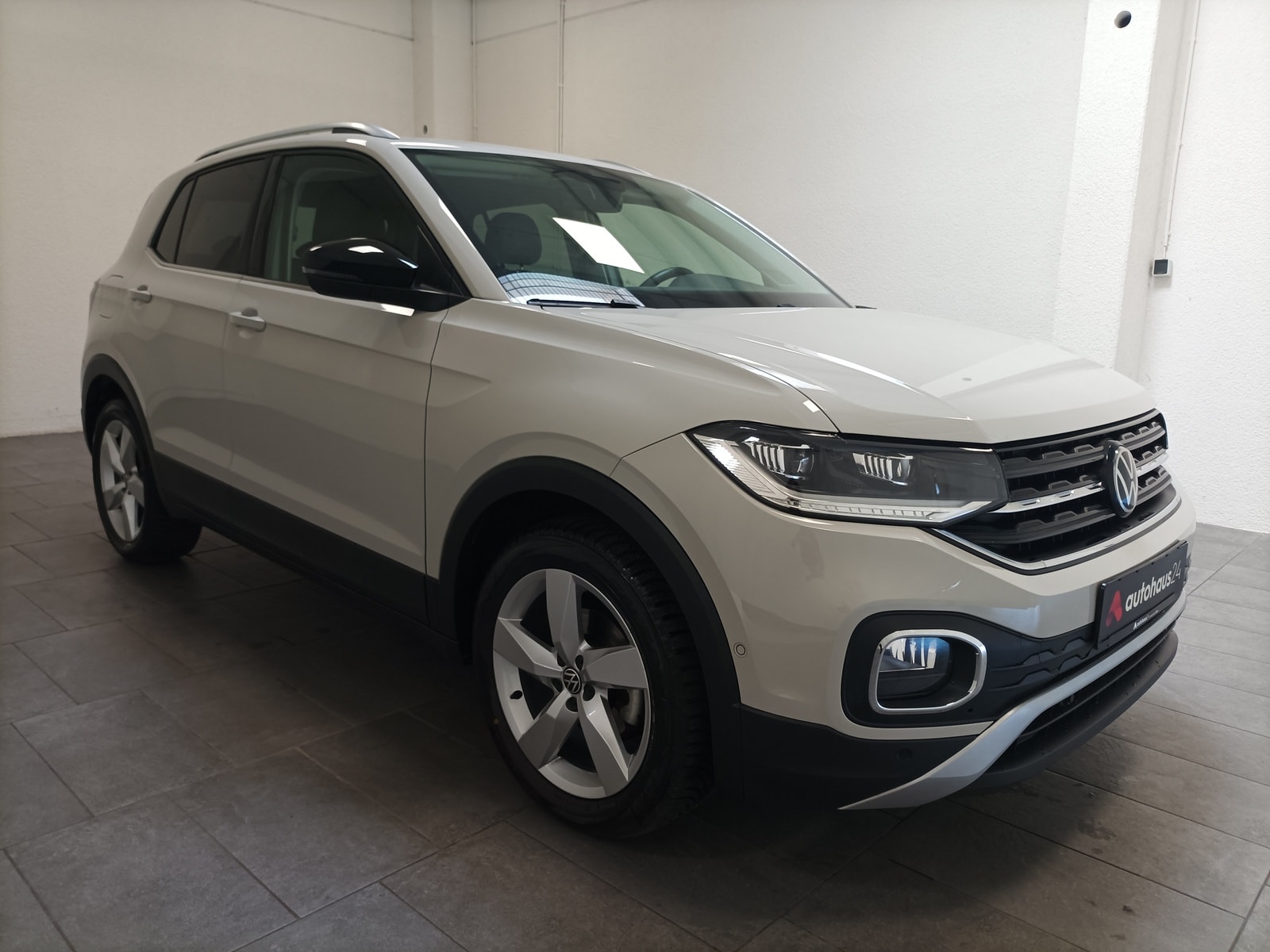 Volkswagen T-Cross SUV / Crossover / Geländewagen VOLKSWAGEN T-Cross 1.0 TSI OPF 85 kW Style Sports Utility Vehicle #1