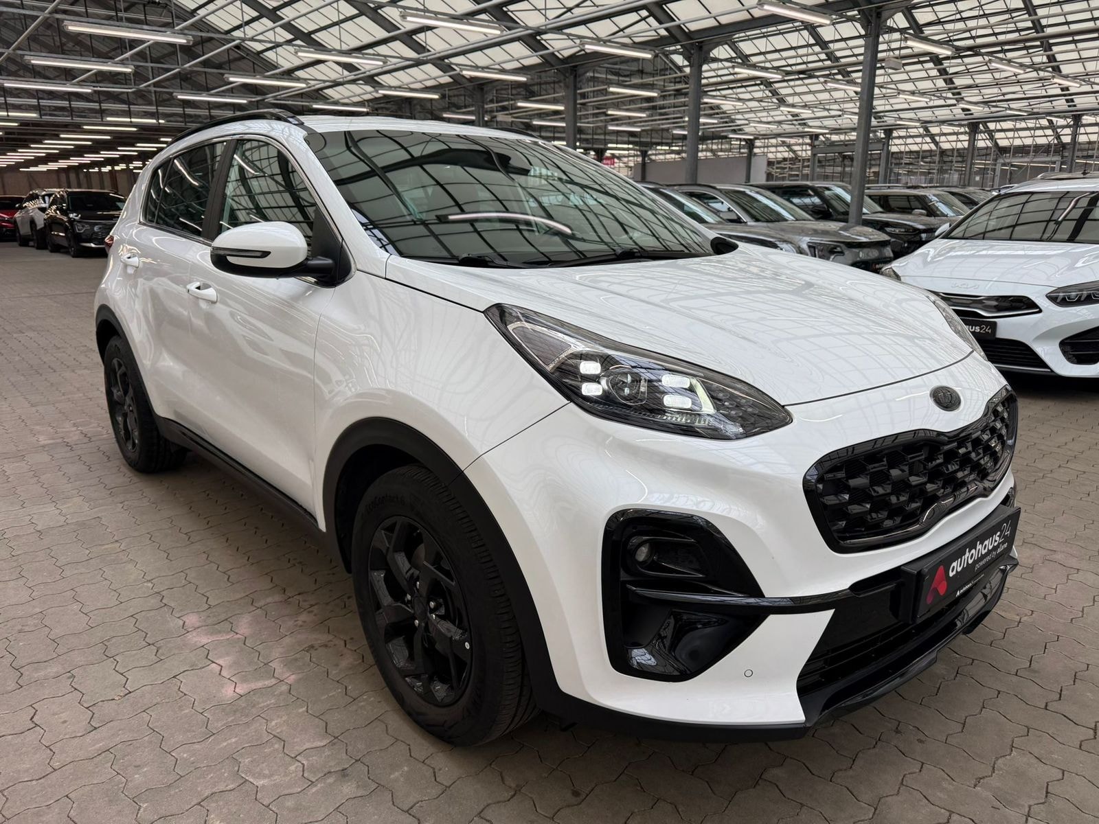 Kia Sportage SUV / Crossover / Geländewagen KIA Sportage 1.6 T-GDI DCT 2WD Black Edition Sports Utility Vehicle #1
