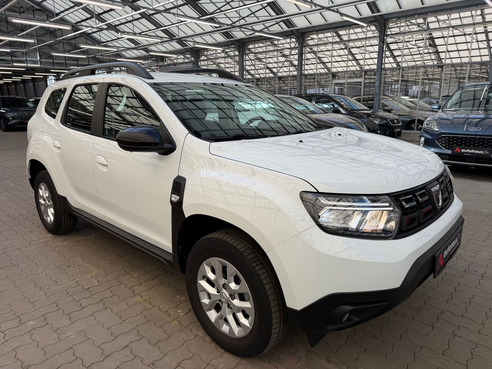 Dacia Duster SUV / Crossover / Geländewagen DACIA Duster TCe 90 2WD Comfort Sports Utility Vehicle #1