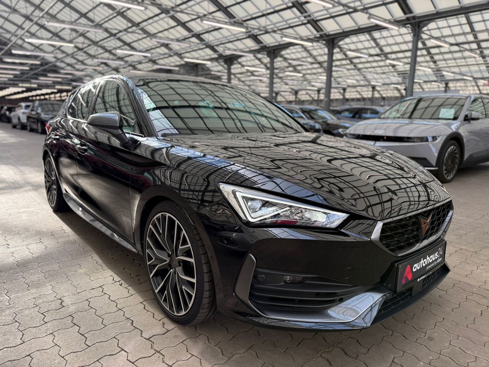 CUPRA Leon Limousine CUPRA Leon 2.0 TSI 221kW VZ DSG Schräghecklimousine #1