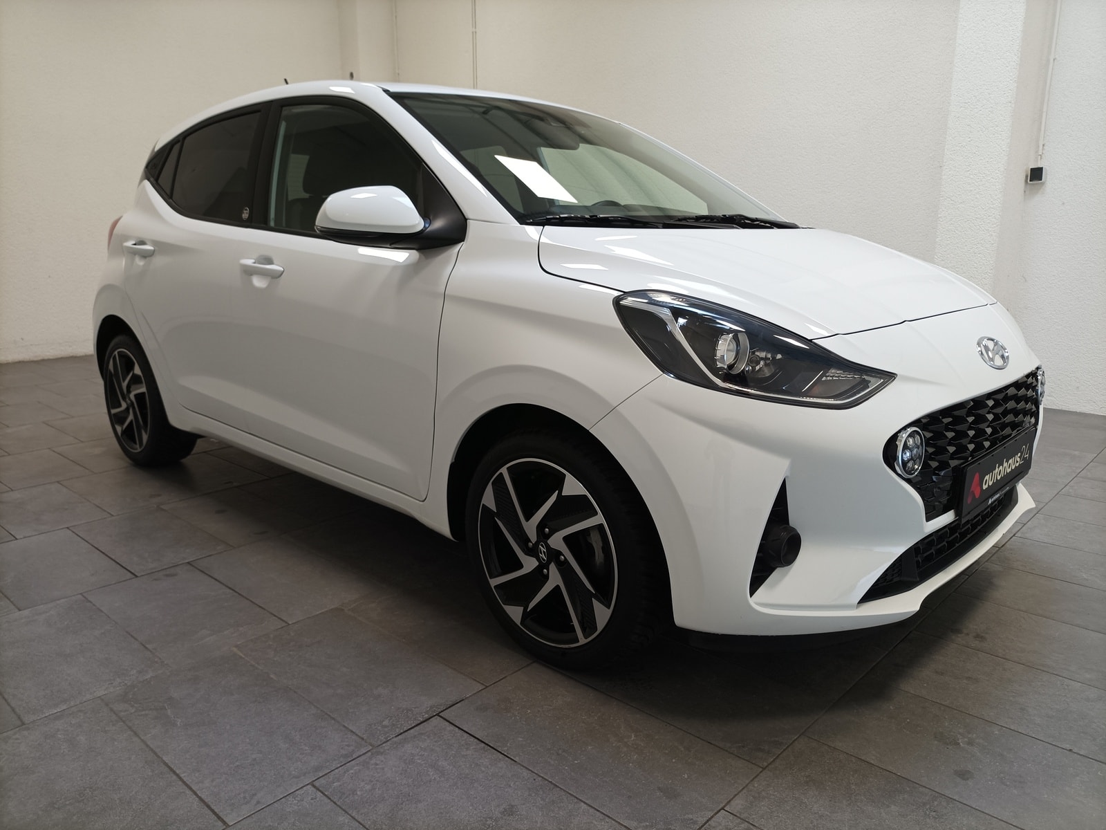 Hyundai i10 Limousine HYUNDAI i10 1.0 EDITION 30+ Schräghecklimousine #1