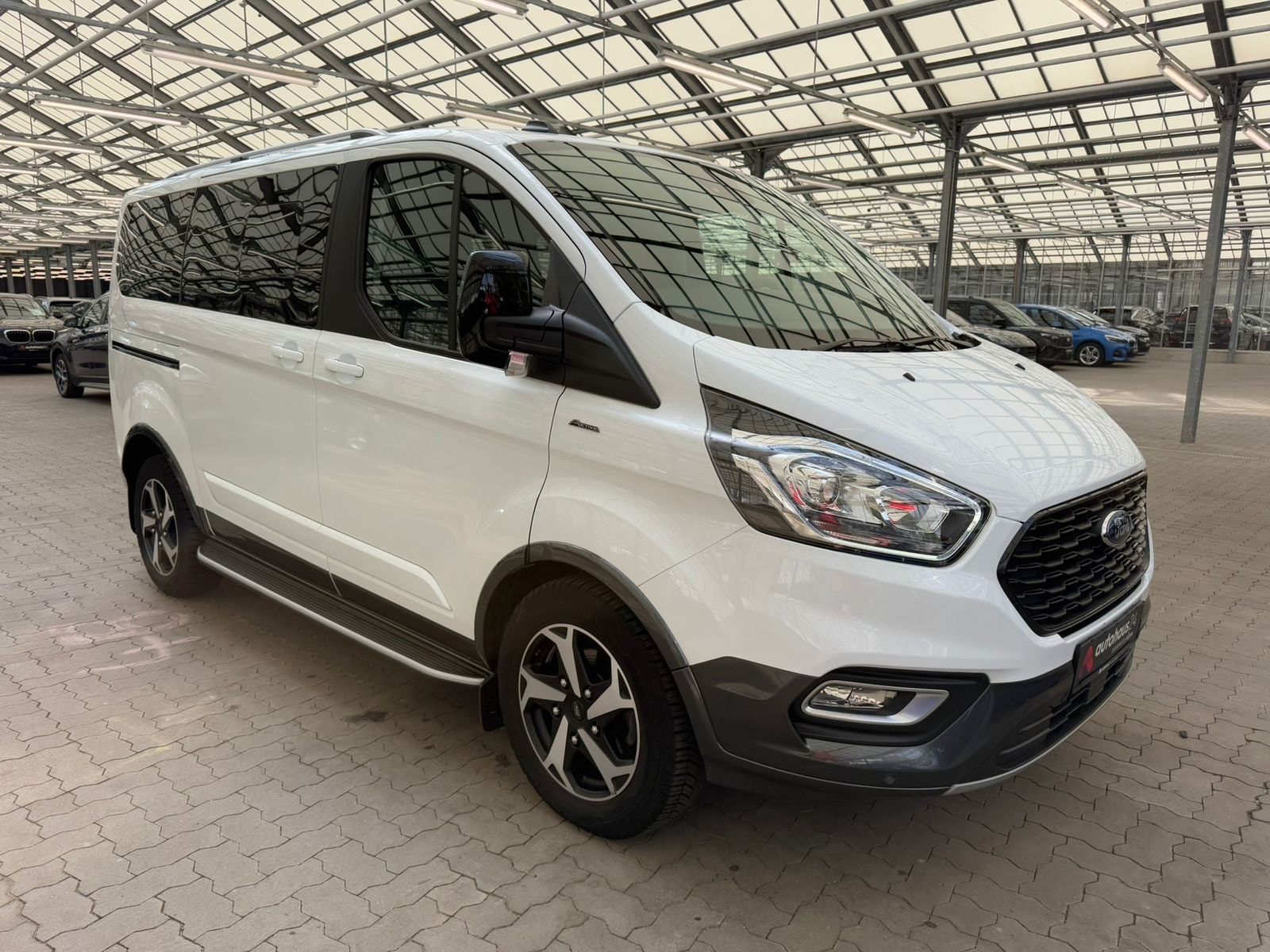 Ford Tourneo Kleinbus / Van FORD Tourneo Custom 320 L1H1 2,0EcoBlue 96kW HEV Active Kombi-Lieferwagen #1