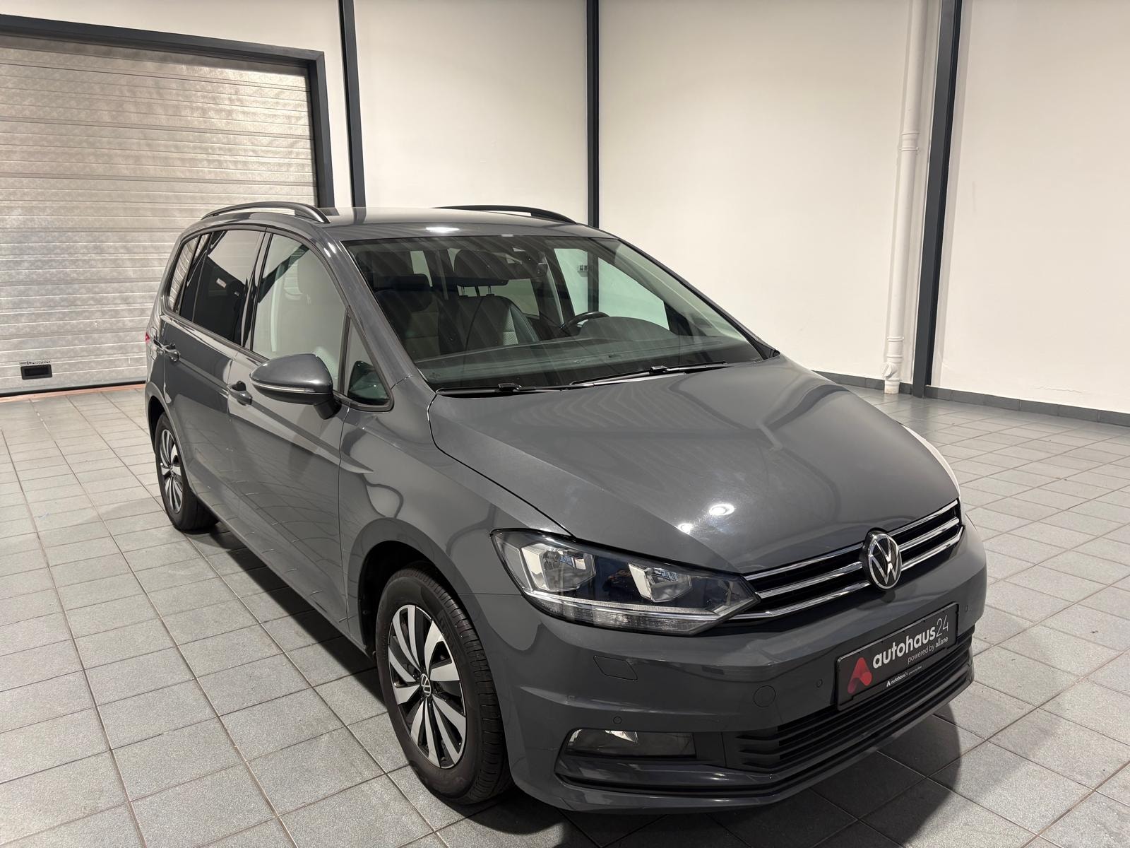 Volkswagen Touran Kleinbus / Van VOLKSWAGEN Touran 2.0 TDI SCR DSG Comfortline Kompaktvan #1