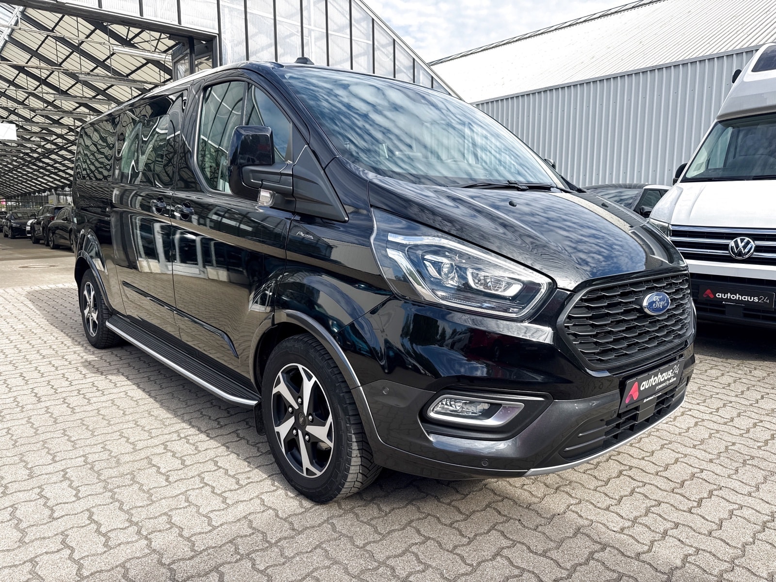 Ford Tourneo Kleinbus / Van FORD Tourneo Custom 320 L2H1 2,0EcoBlue 96kW HEV Active Kombi-Lieferwagen #1