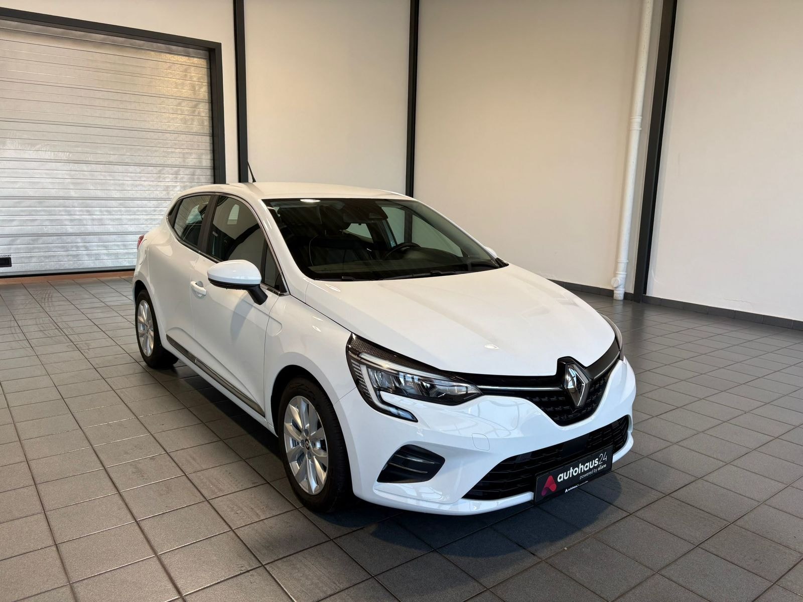 Renault Clio Limousine RENAULT Clio TCe 140 Intens Schräghecklimousine #1
