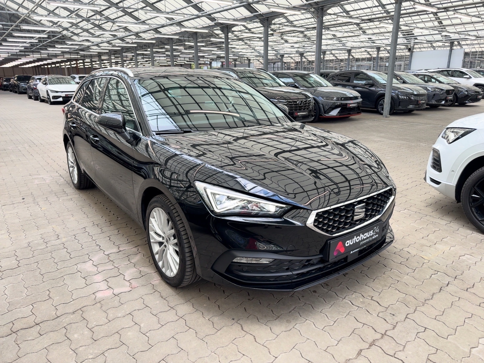 SEAT Leon Kombi SEAT Leon 1.4 e-HYBRID Xcellence DSG Sportstourer Kombi #1