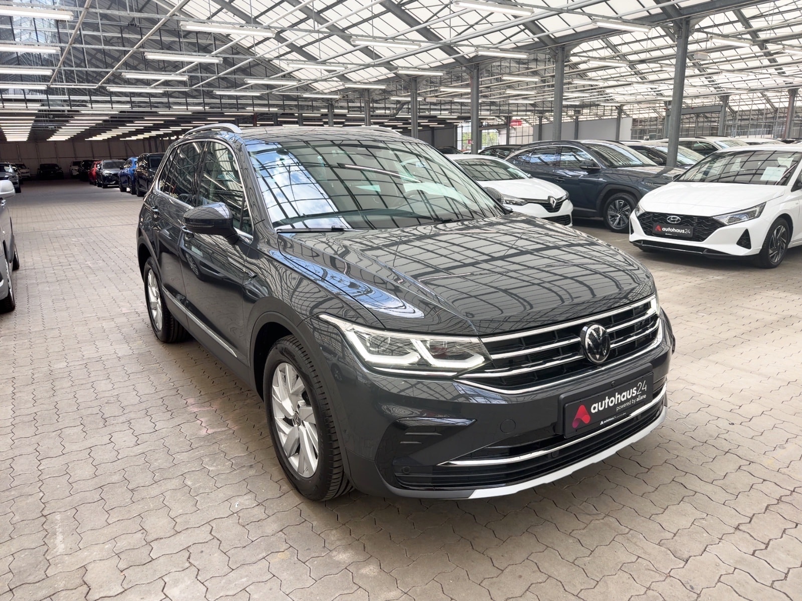 Volkswagen Tiguan SUV / Crossover / Geländewagen VOLKSWAGEN Tiguan 2.0 TSI OPF 140kW DSG 4MOTION Elegance Sports Utility Vehicle #1