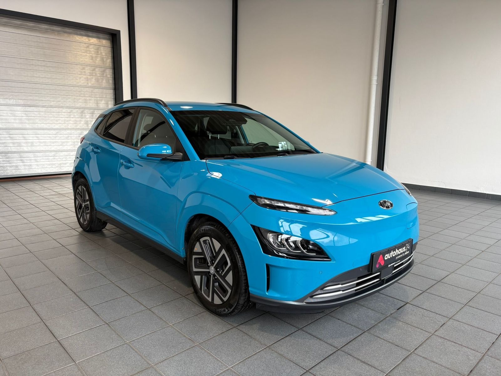 Hyundai Kona SUV / Crossover / Geländewagen HYUNDAI Kona ELEKTRO 150kW Select-Paket Sports Utility Vehicle #1