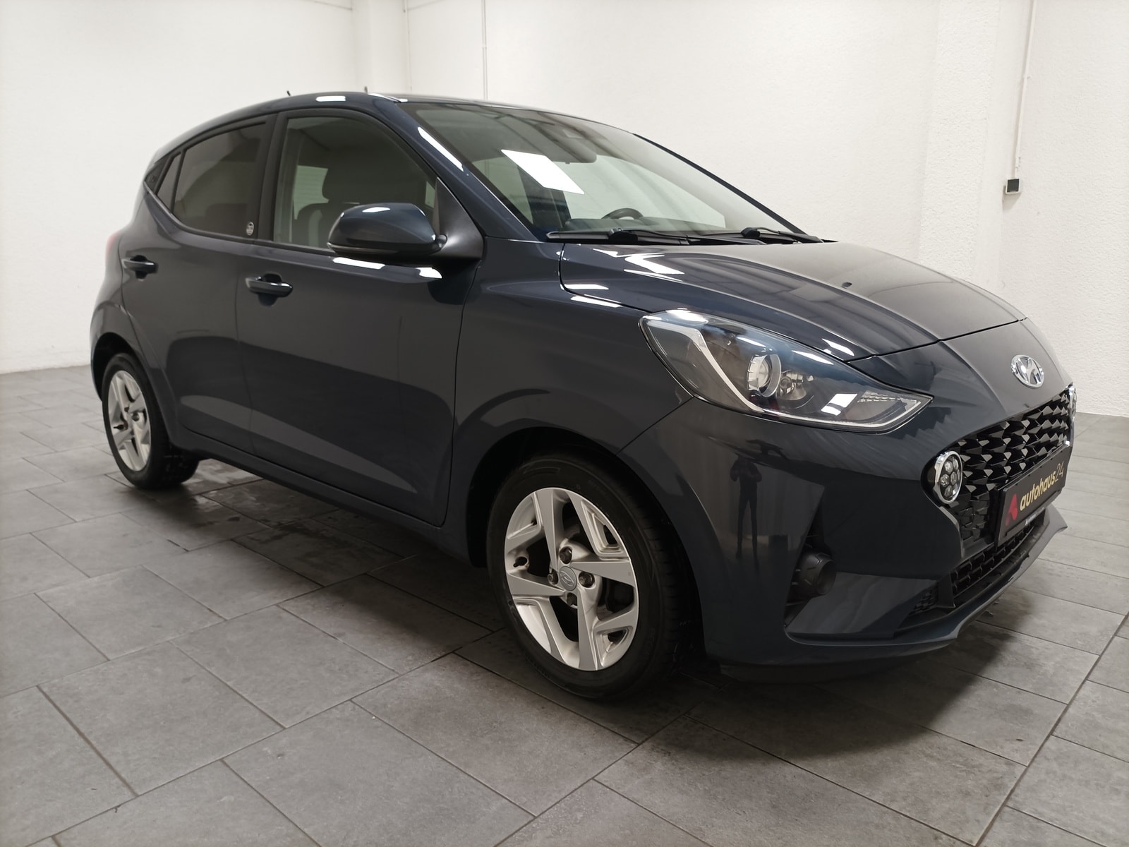 Hyundai i10 Limousine HYUNDAI i10 1.0 EDITION 30 Schräghecklimousine #1