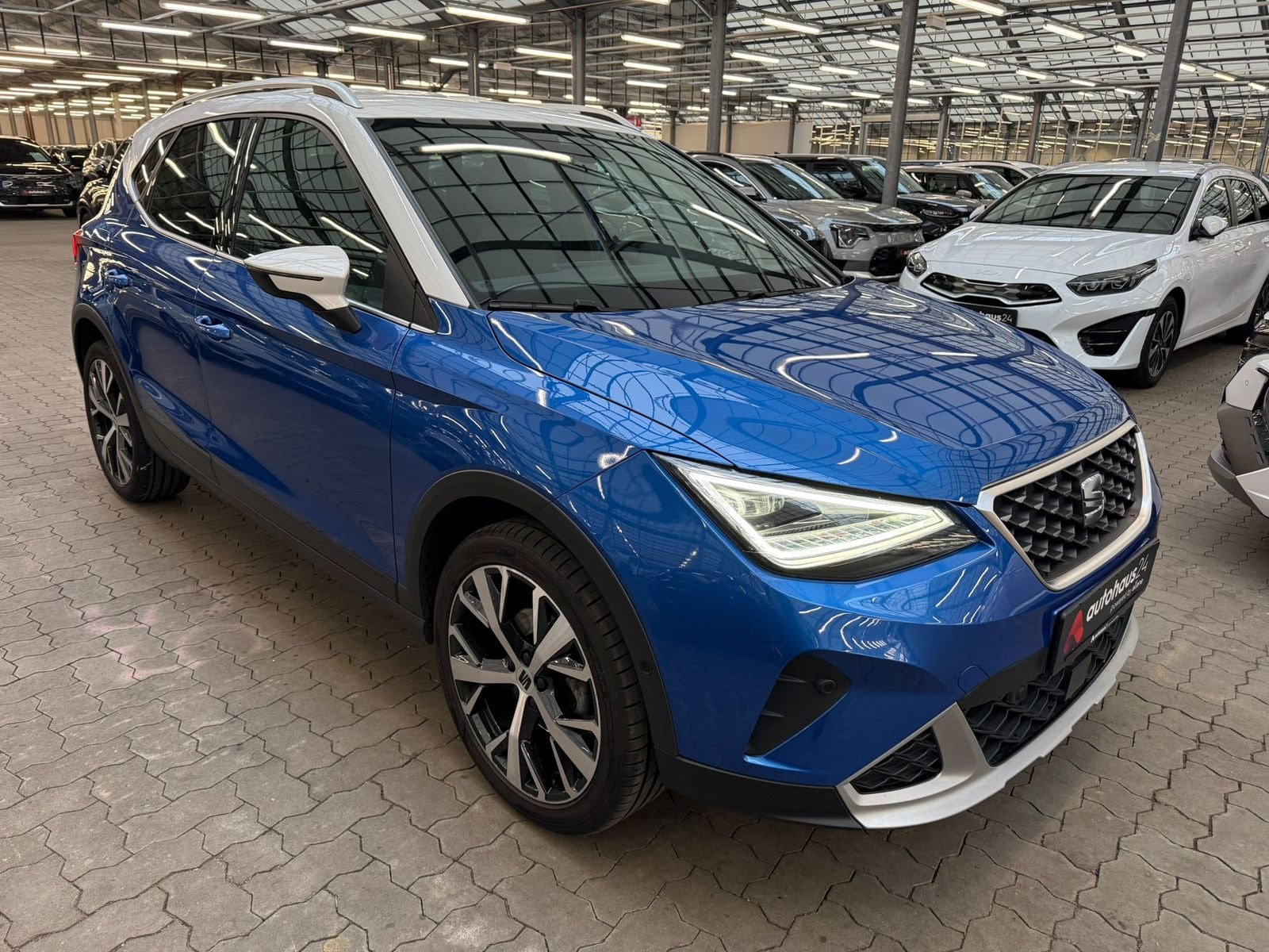 SEAT Arona SUV / Crossover / Geländewagen SEAT Arona 1.0 TSI 81kW Xperience DSG Sports Utility Vehicle #1