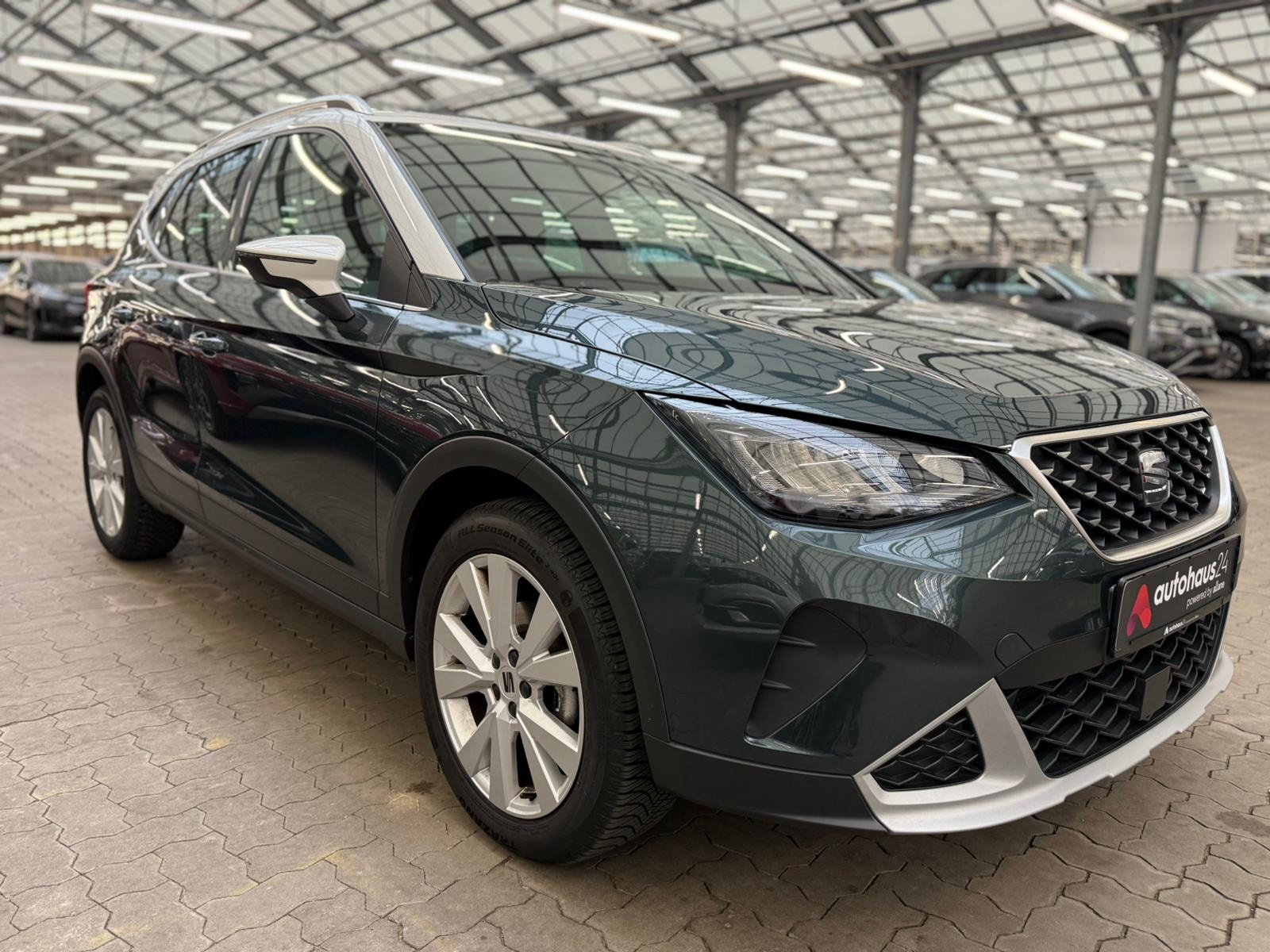 SEAT Arona SUV / Crossover / Geländewagen SEAT Arona 1.0 TSI 81kW Xperience DSG Sports Utility Vehicle #1