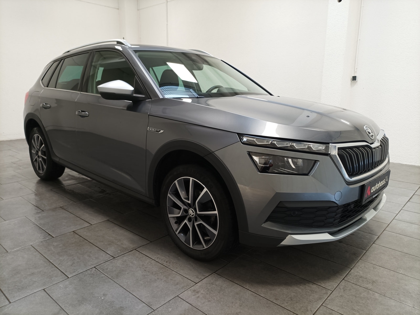 ŠKODA Kamiq SUV / Crossover / Geländewagen SKODA Kamiq 1.0 TSI DSG 81kW Scoutline Sports Utility Vehicle #1