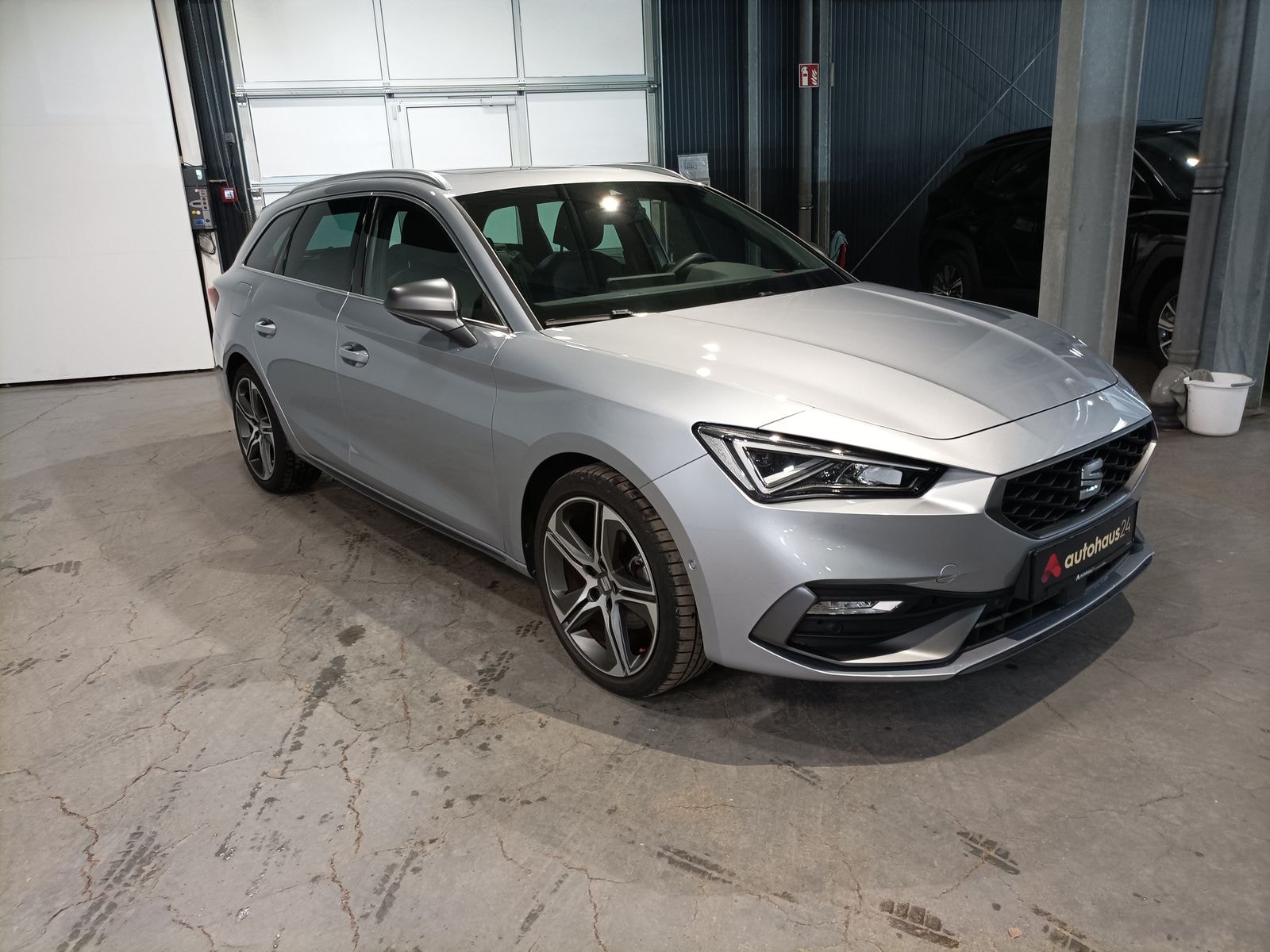 SEAT Leon Kombi SEAT Leon 1.5 eTSI ACT 110kW FR Plus DSG Sportst. Kombi #1