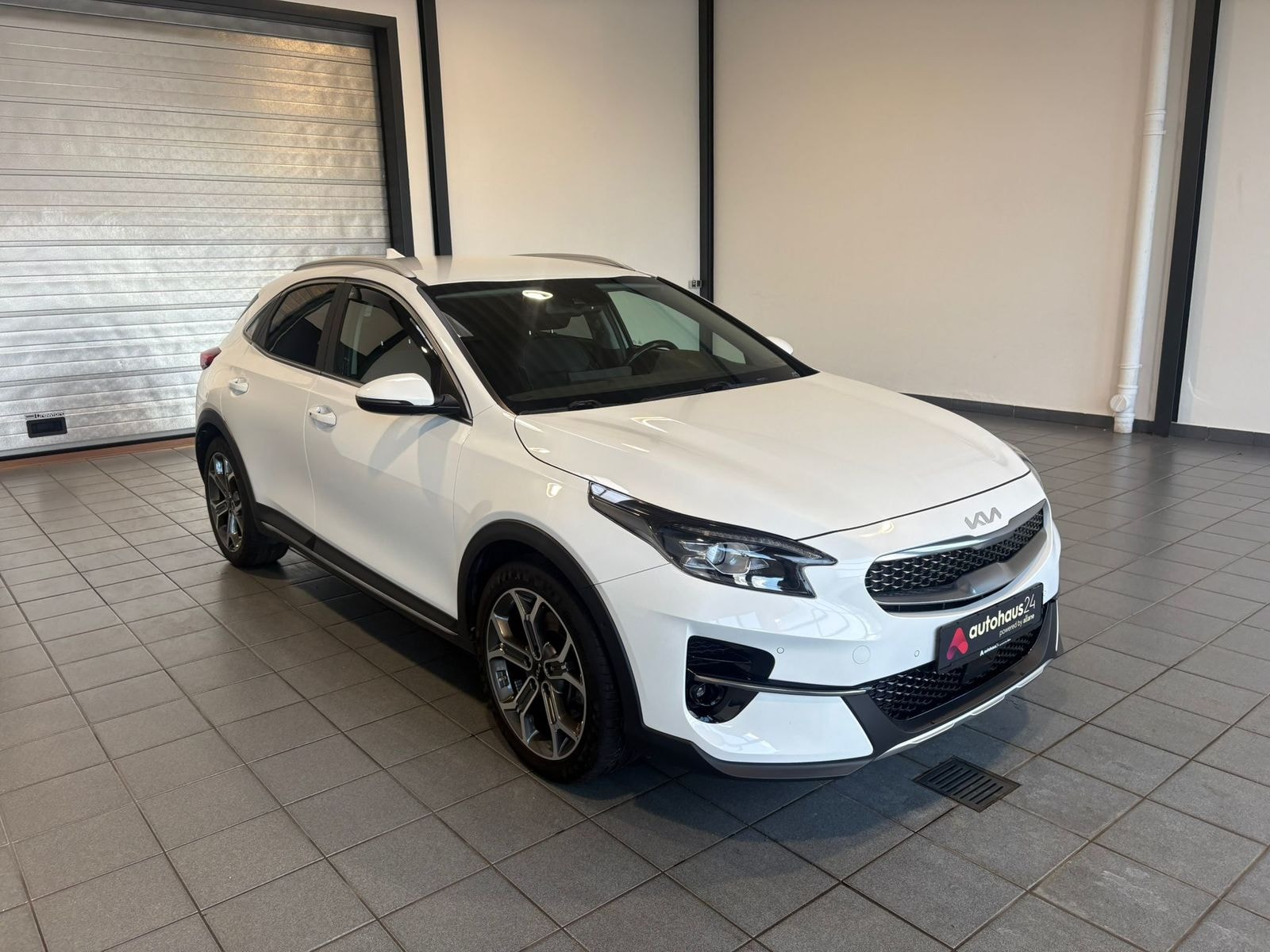 Kia XCeed SUV / Crossover / Geländewagen KIA XCeed 1.6 T-GDI DCT Platinum Sports Utility Vehicle #1