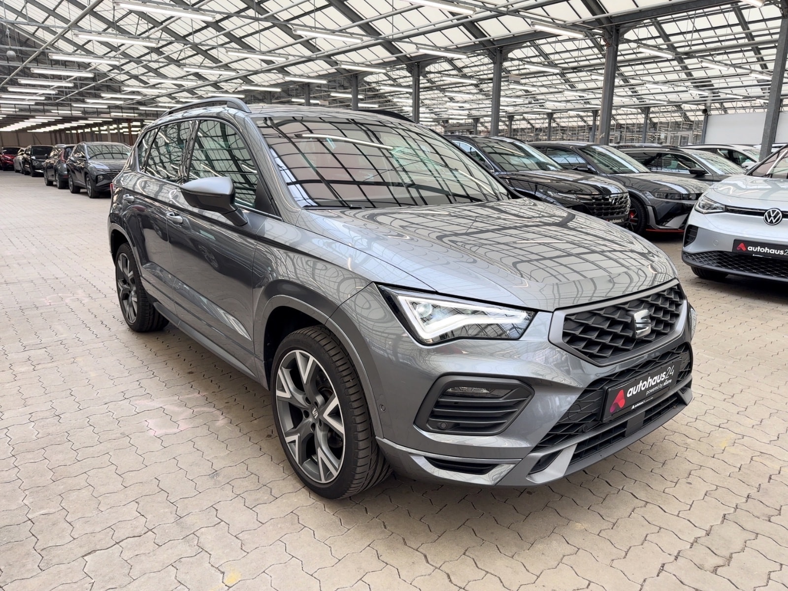 SEAT Ateca SUV / Crossover / Geländewagen SEAT Ateca 1.5 TSI ACT 110kW FR DSG Sports Utility Vehicle #1